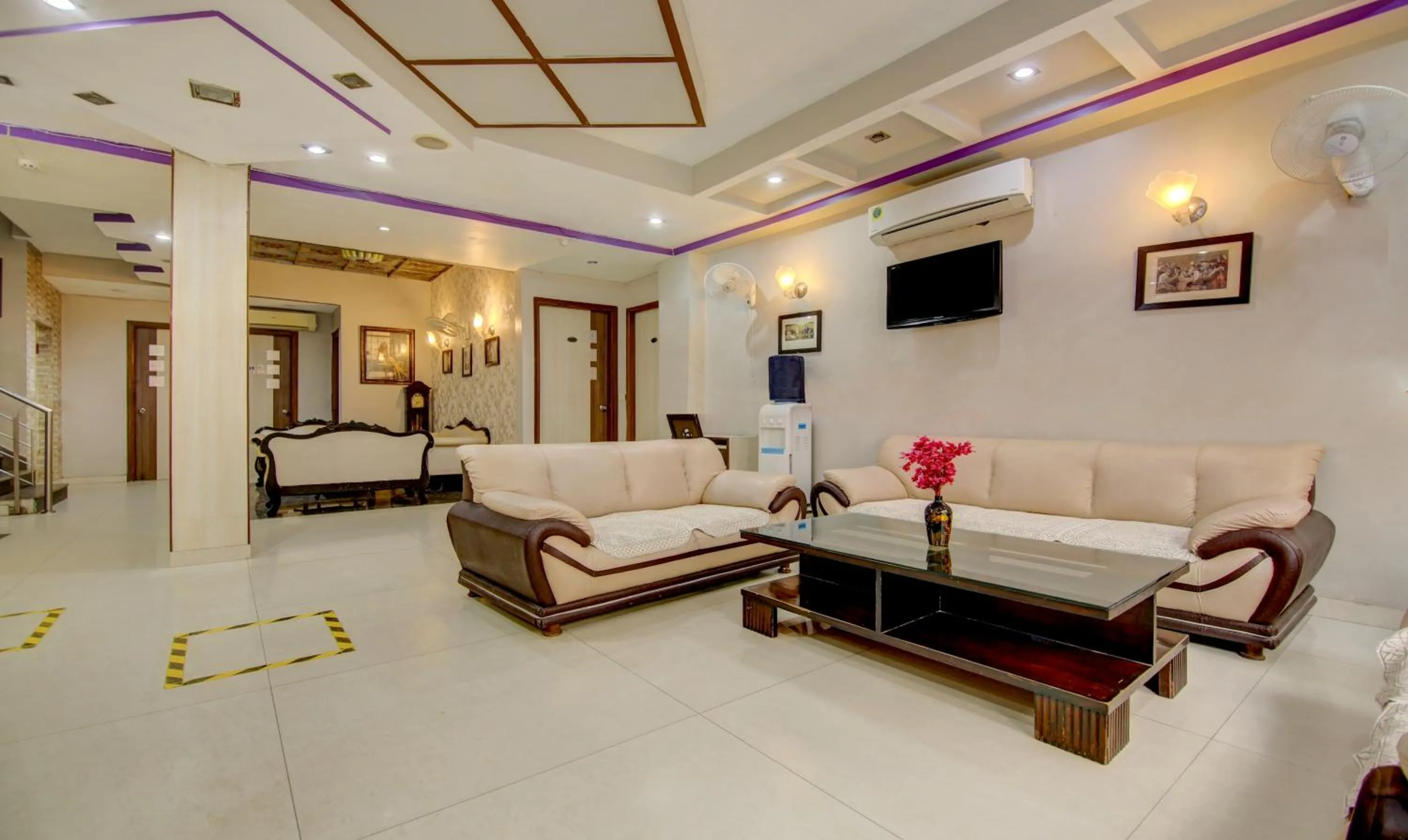 Seating area in Treebo Rockwell Plaza