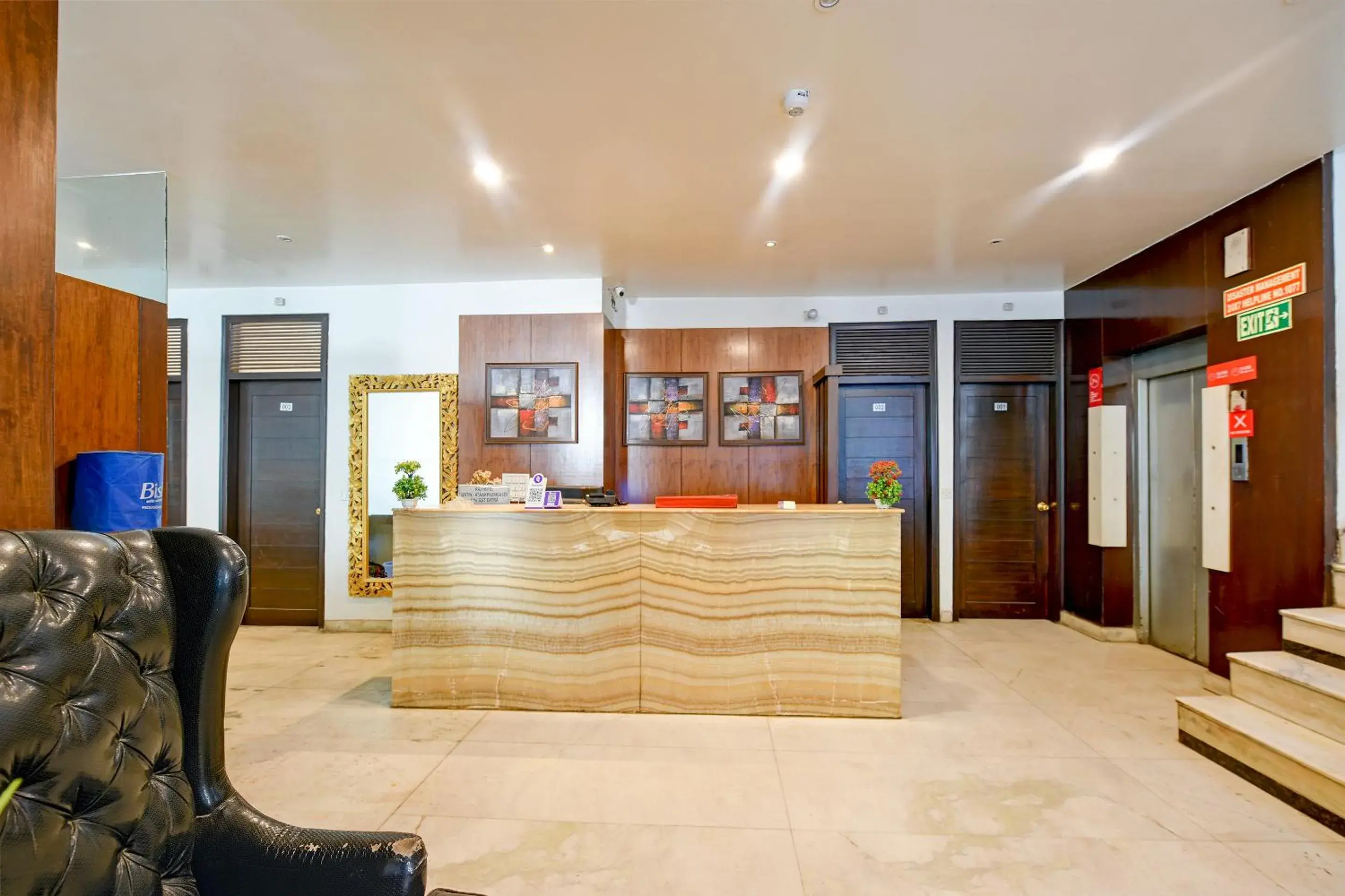 Lobby or reception in The Raj at New Delhi Railway Station Lobby or reception in The Raj at New Delhi Railway Station