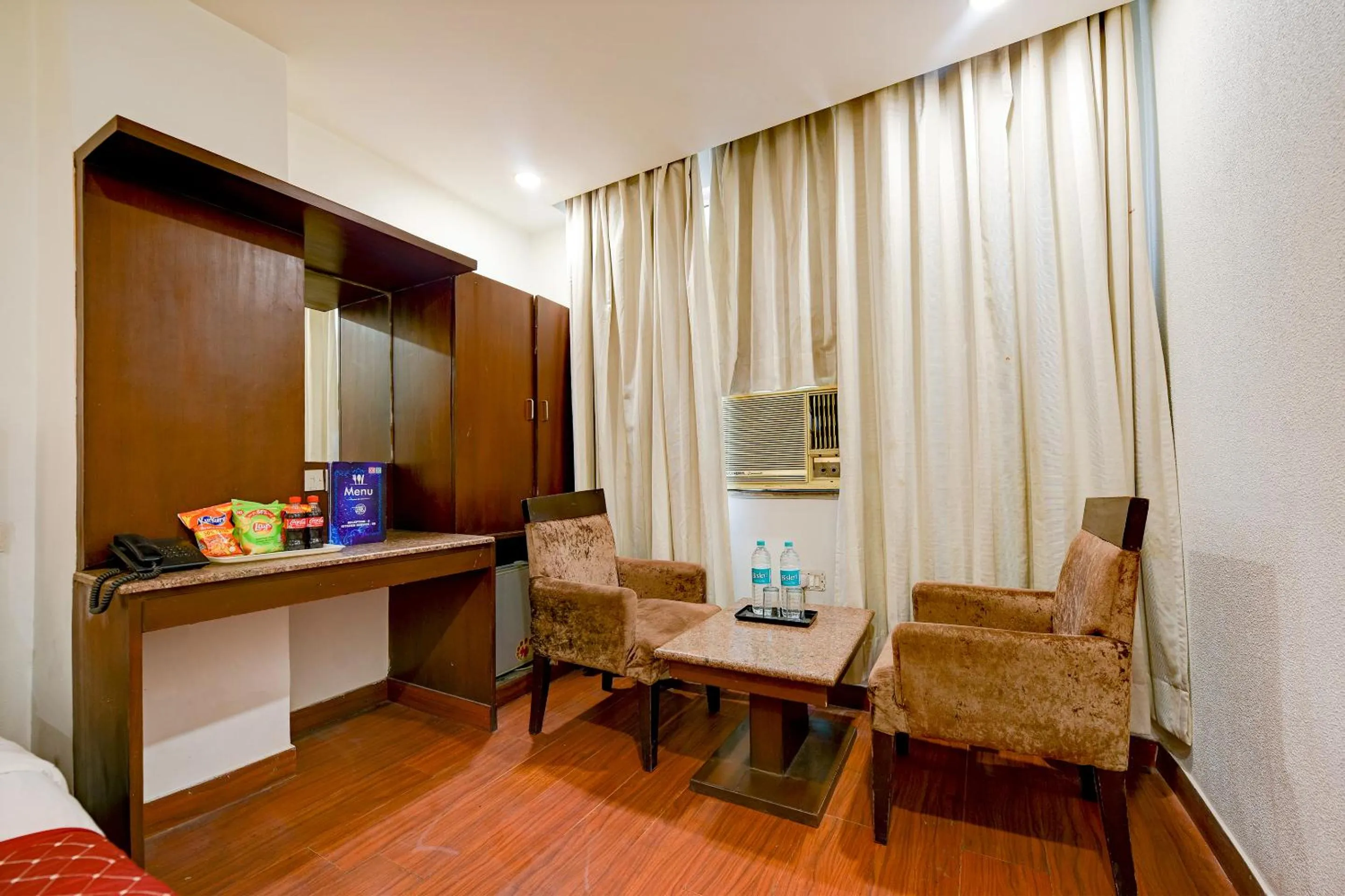 Dining area in The Raj at New Delhi Railway Station