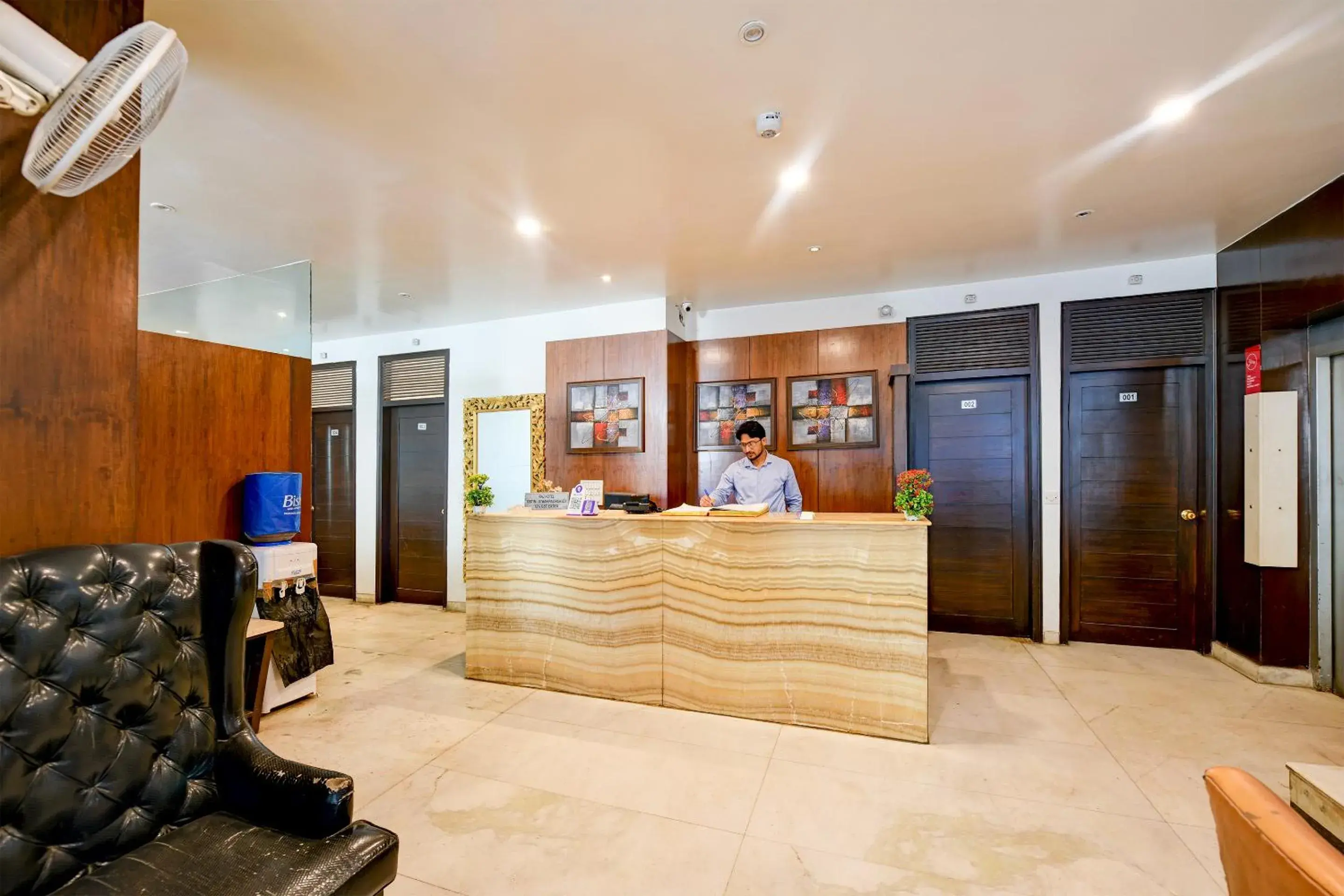 Lobby or reception in The Raj at New Delhi Railway Station Lobby or reception in The Raj at New Delhi Railway Station