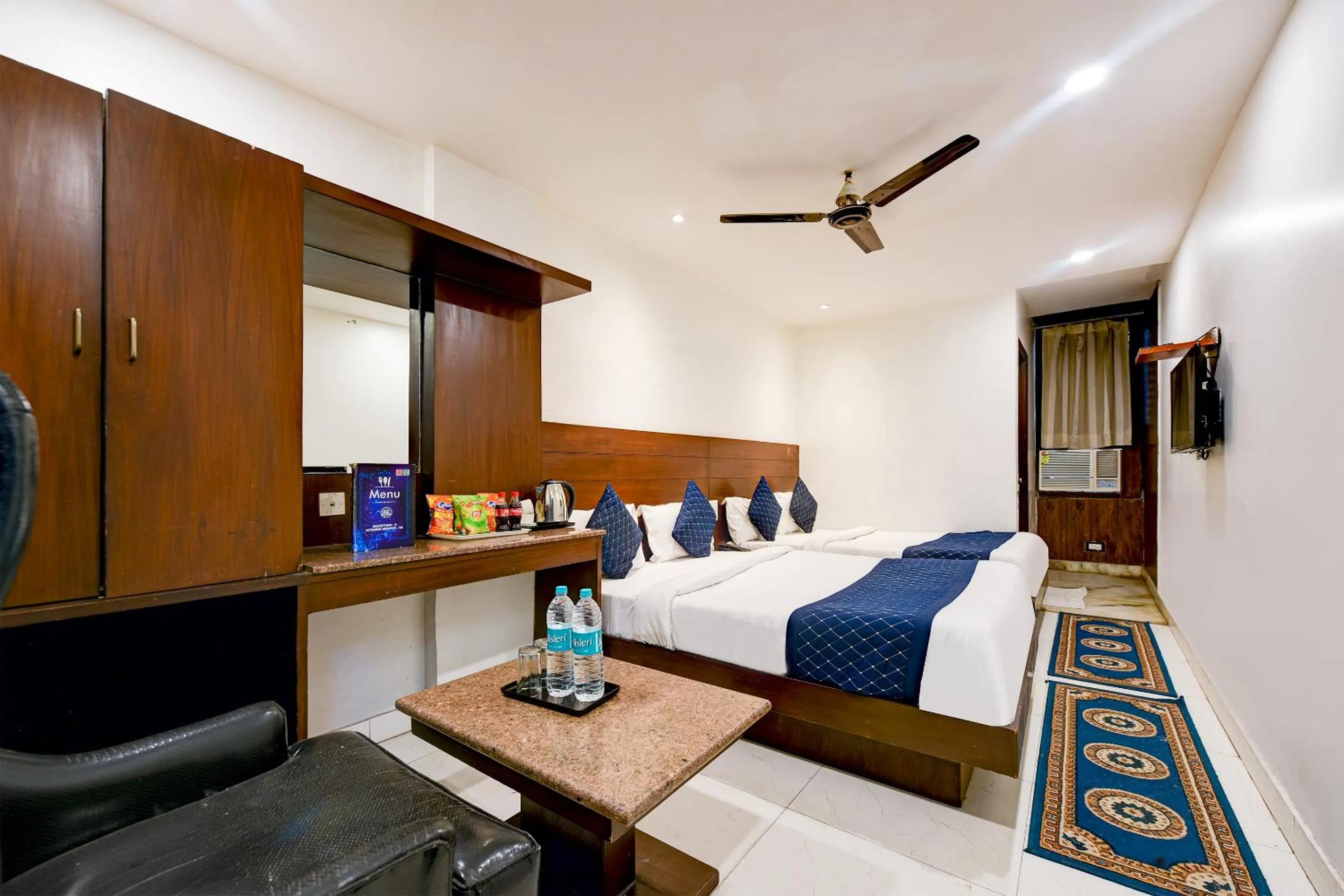 Bedroom, Bed in The Raj at New Delhi Railway Station