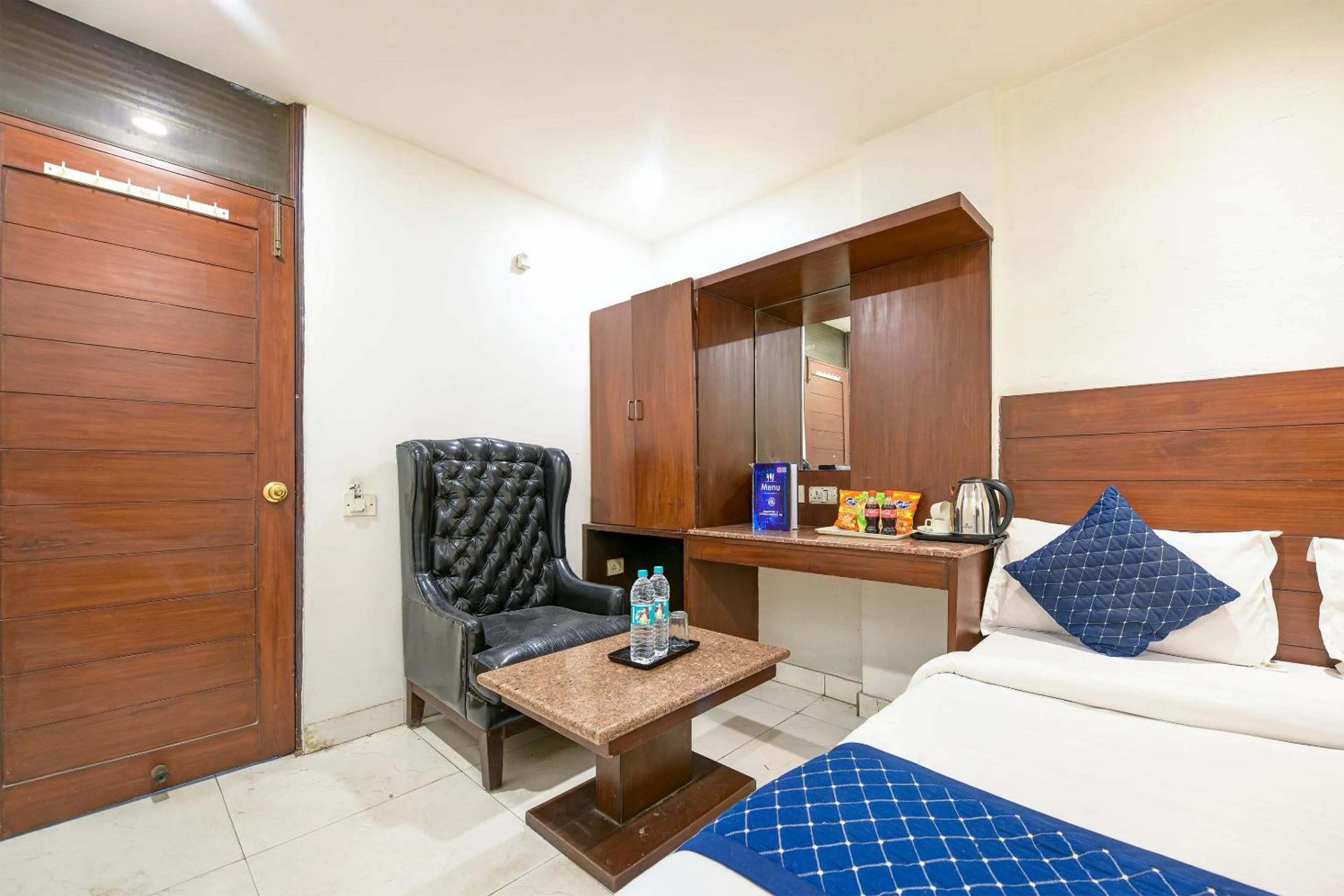 Seating area, Bed in The Raj at New Delhi Railway Station