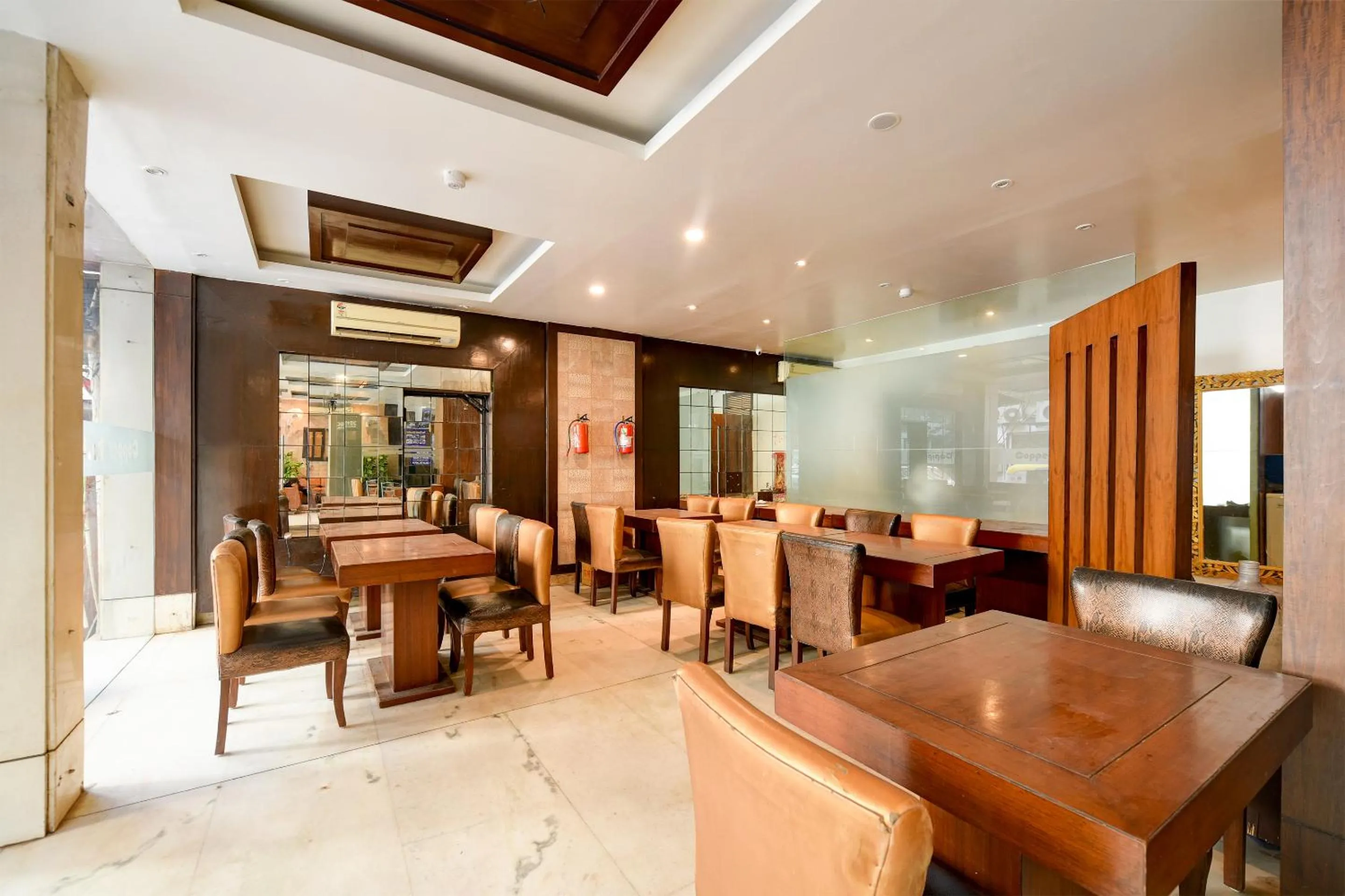 Dining area in The Raj at New Delhi Railway Station