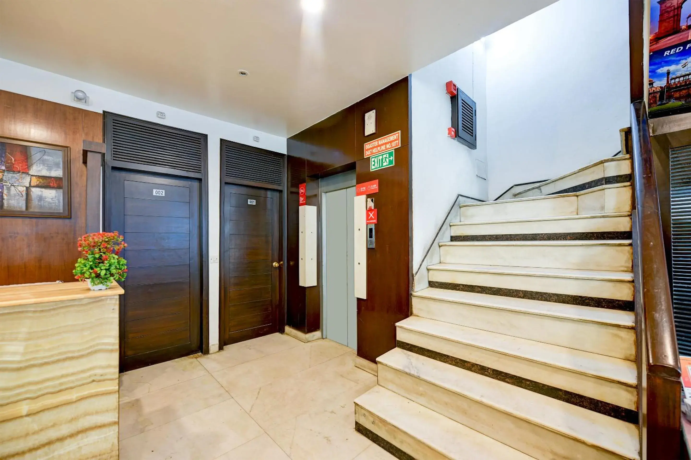 Lobby or reception in The Raj at New Delhi Railway Station Lobby or reception in The Raj at New Delhi Railway Station
