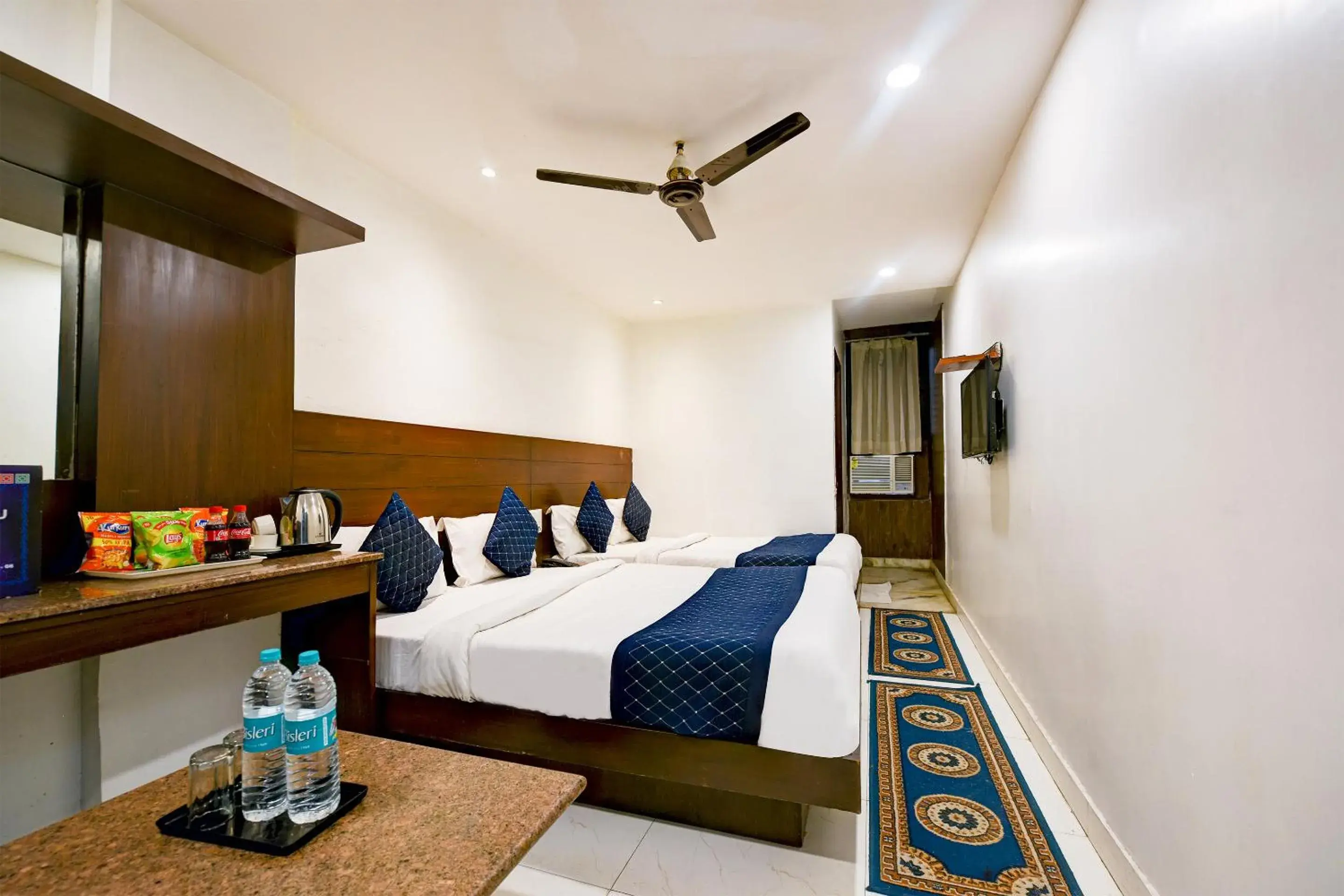 Photo of the whole room, Bed in The Raj at New Delhi Railway Station Photo of the whole room, Bed in The Raj at New Delhi Railway Station