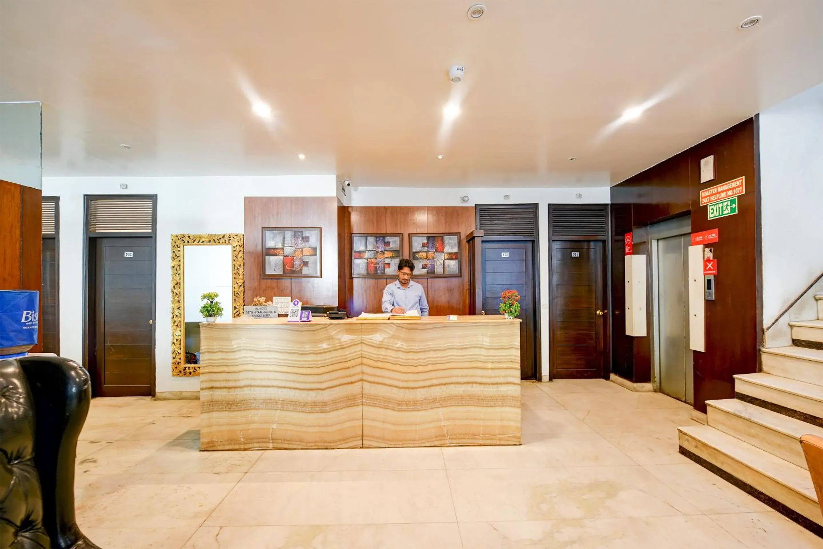 Lobby or reception in The Raj at New Delhi Railway Station Lobby or reception in The Raj at New Delhi Railway Station