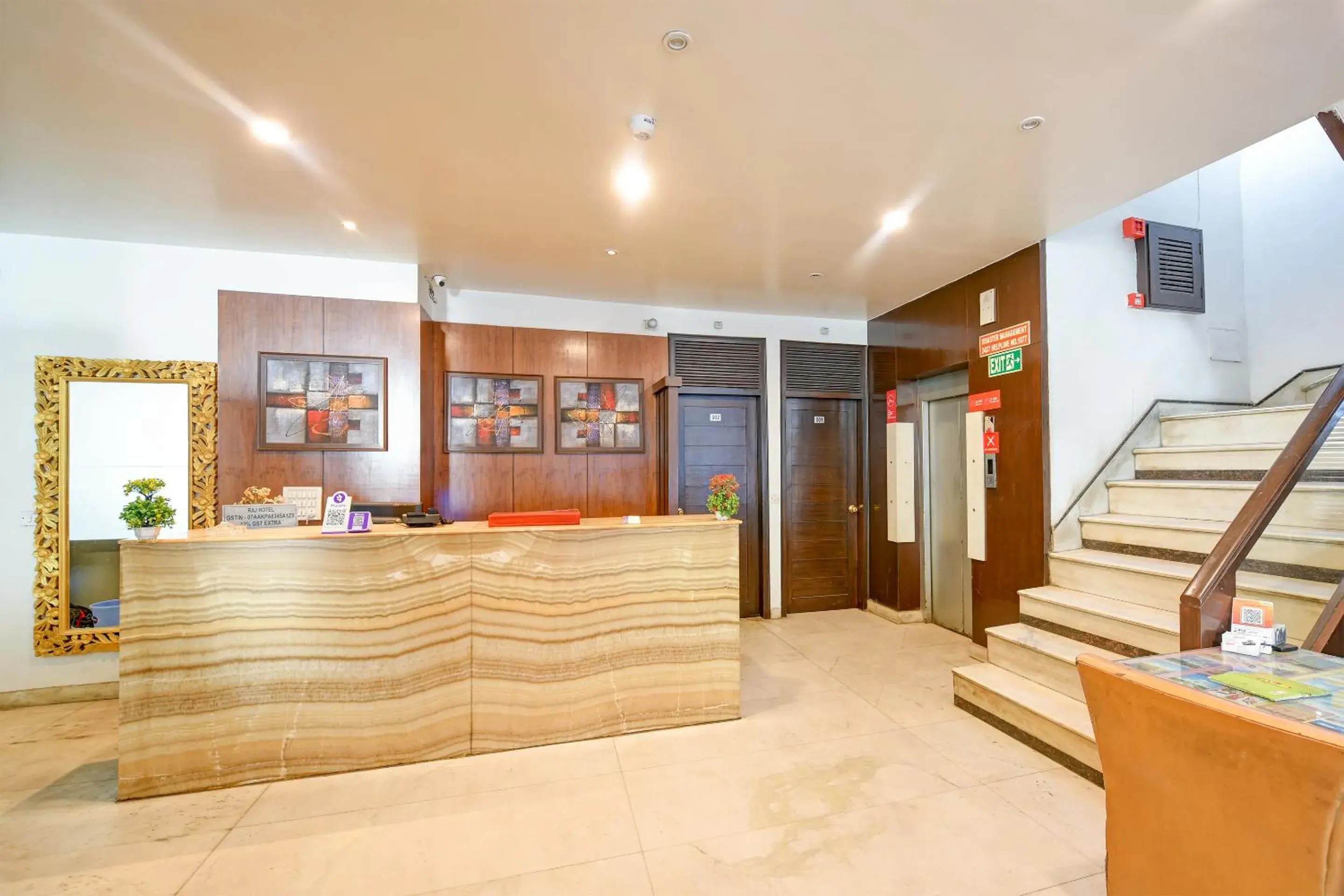 Lobby or reception in The Raj at New Delhi Railway Station Lobby or reception in The Raj at New Delhi Railway Station