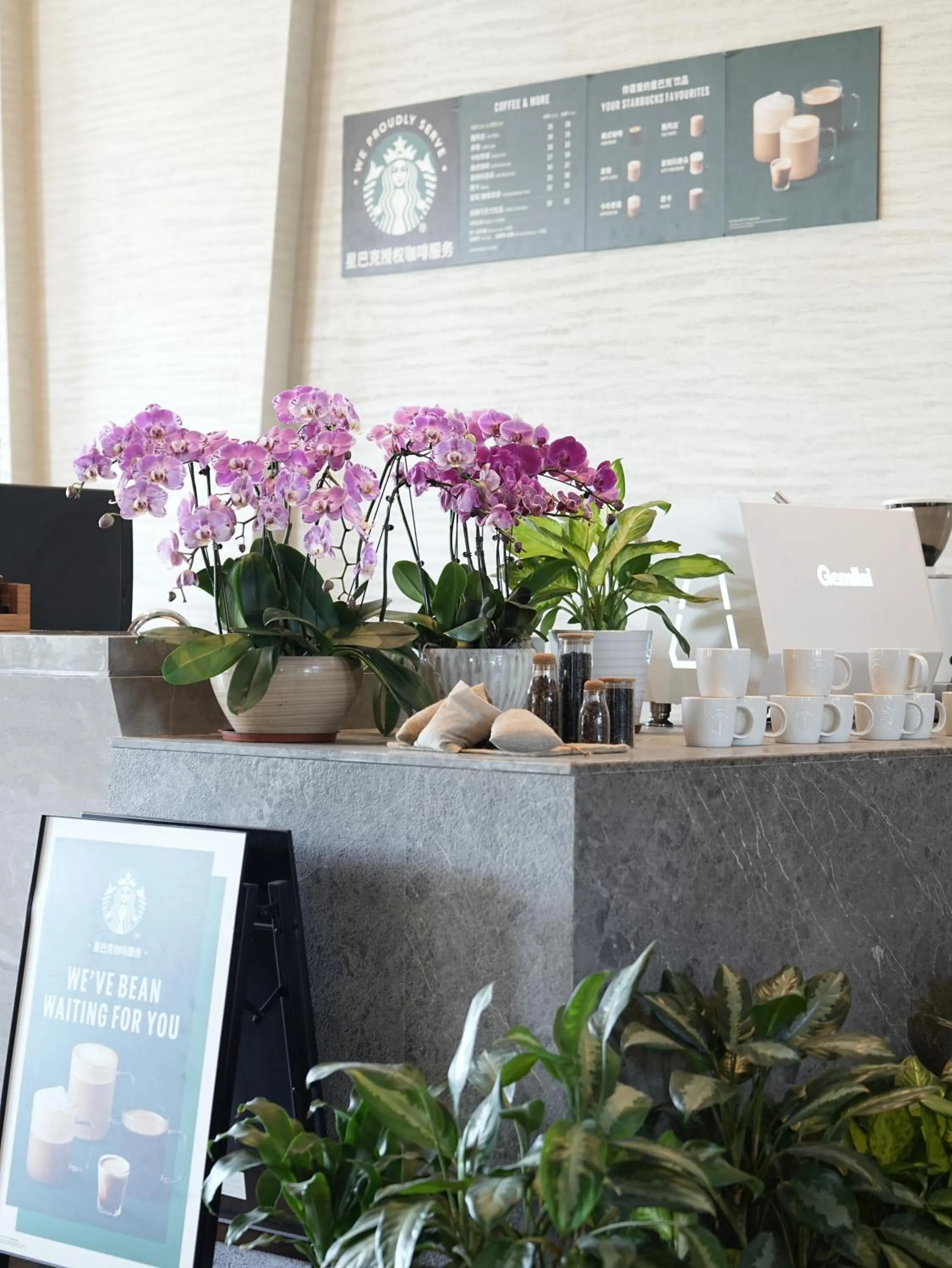 Food and drinks in Holiday Inn Resort Sanya Bay by IHG