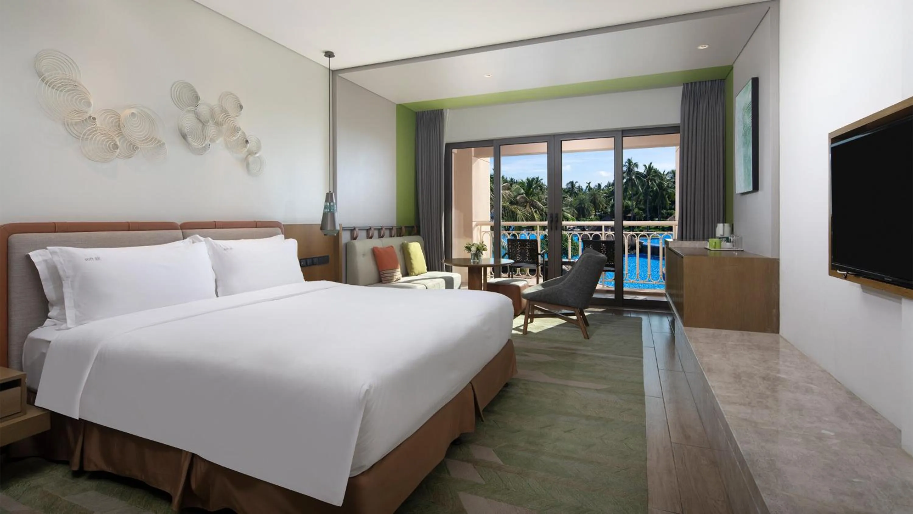 Photo of the whole room, Bed in Holiday Inn Resort Sanya Bay by IHG