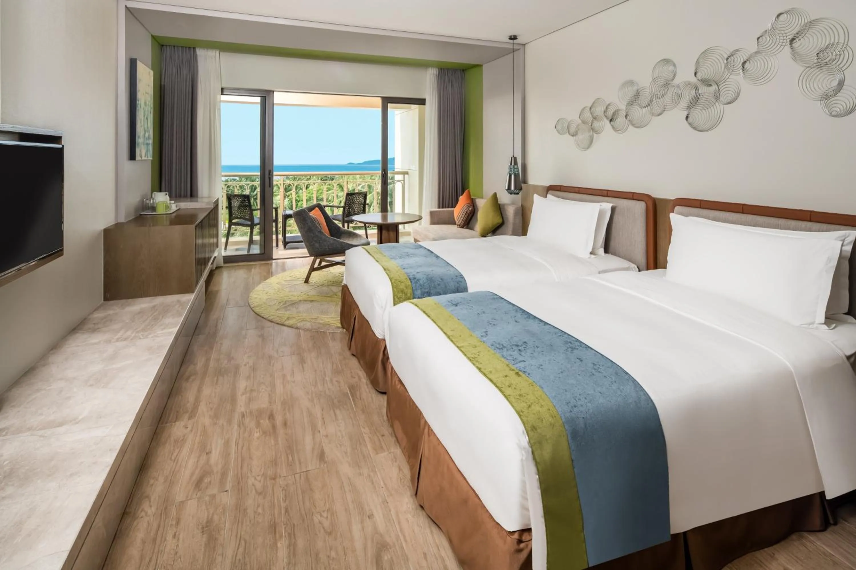 Photo of the whole room, Bed in Holiday Inn Resort Sanya Bay by IHG