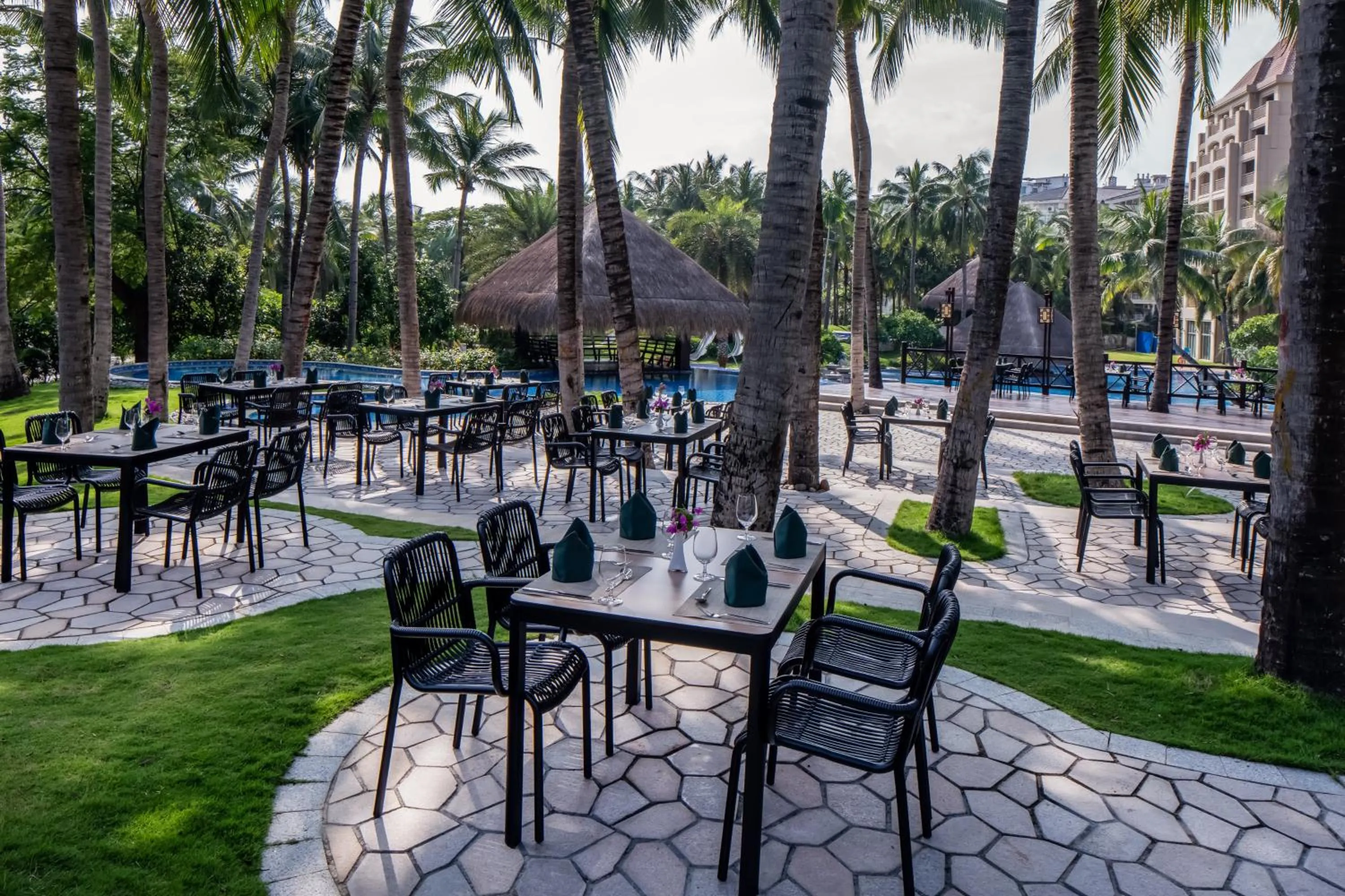 Restaurant/places to eat in Holiday Inn Resort Sanya Bay by IHG