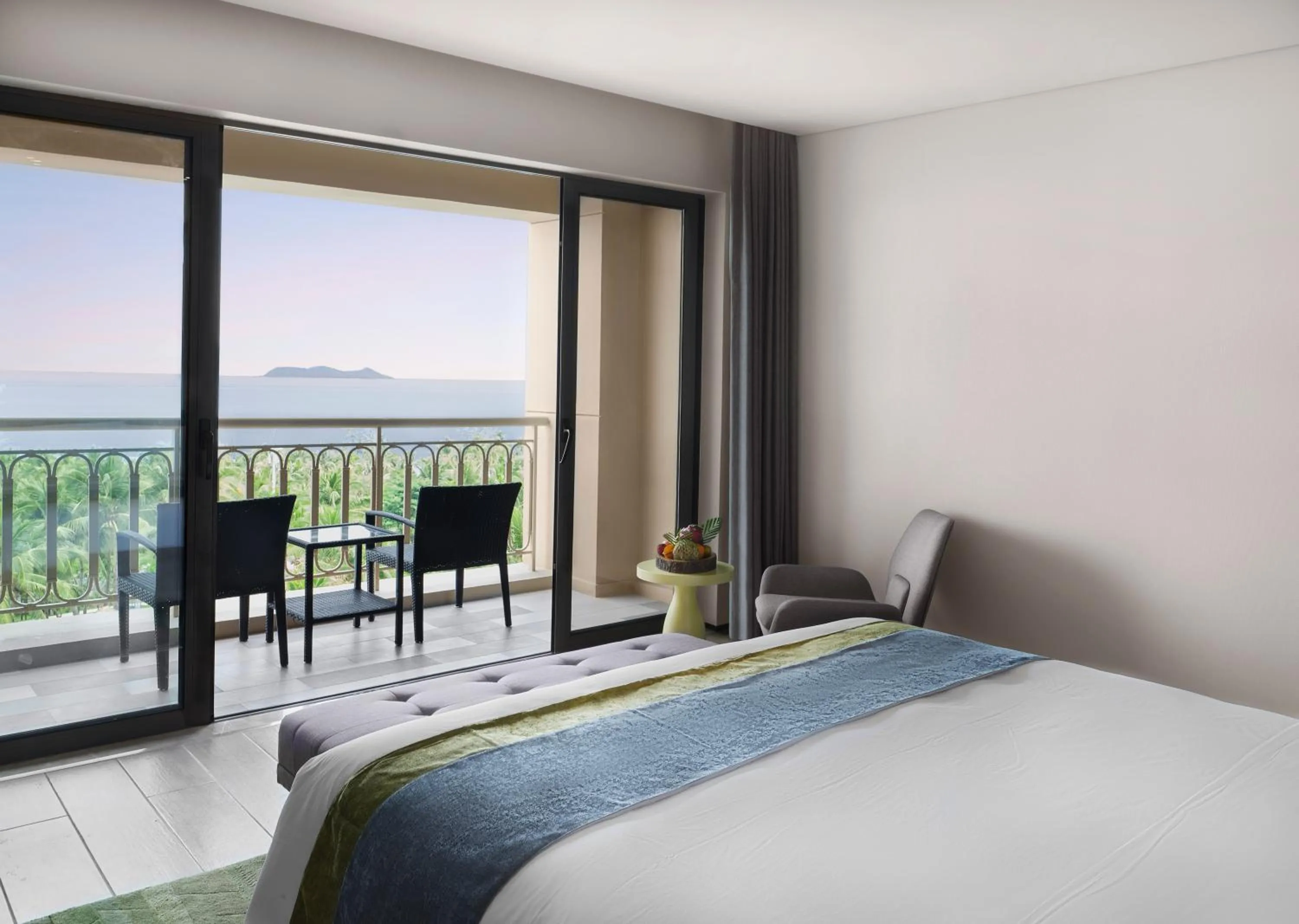 Sea view, Bed in Holiday Inn Resort Sanya Bay by IHG