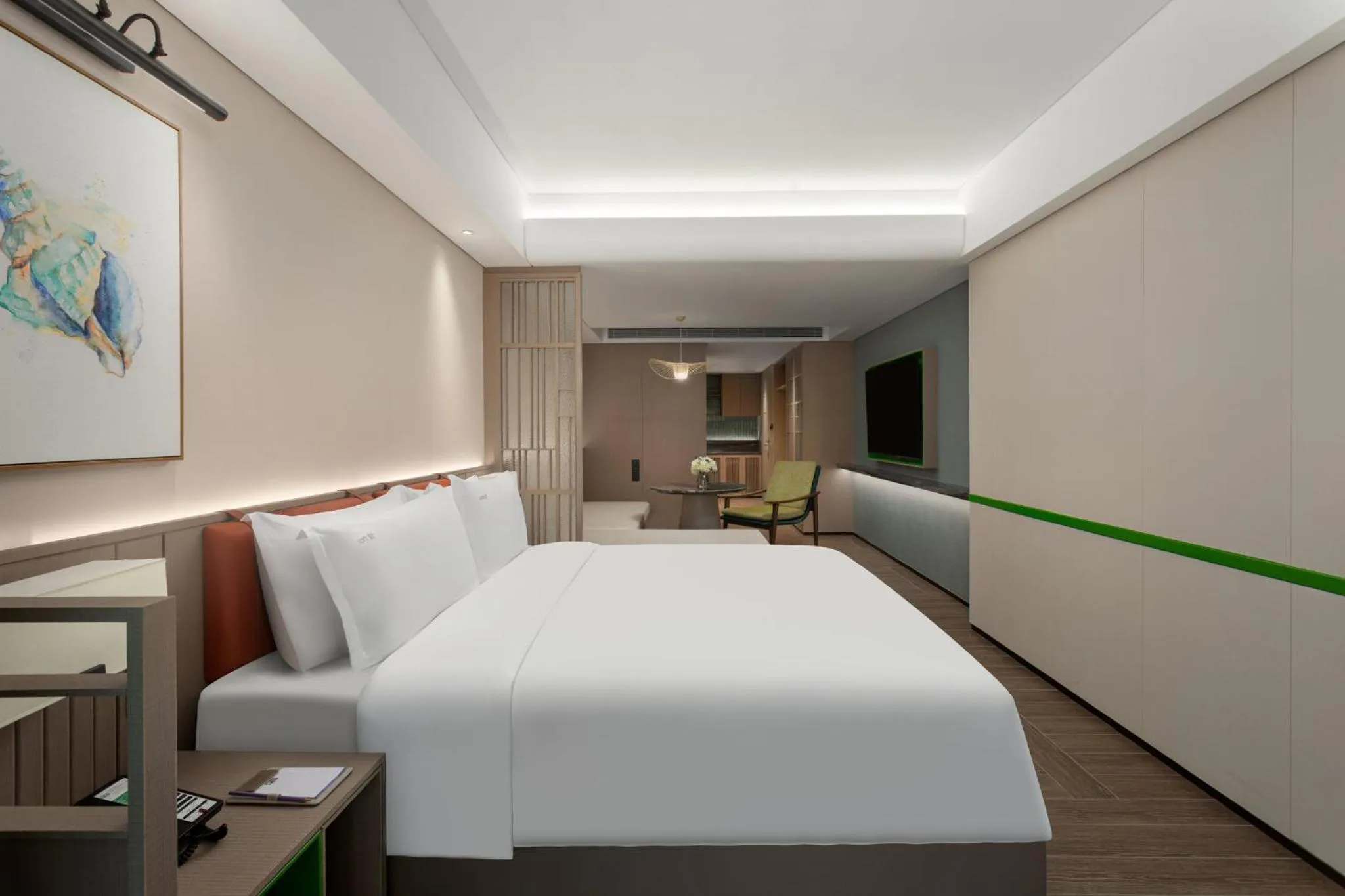 Photo of the whole room, Bed in Holiday Inn Resort Sanya Bay by IHG