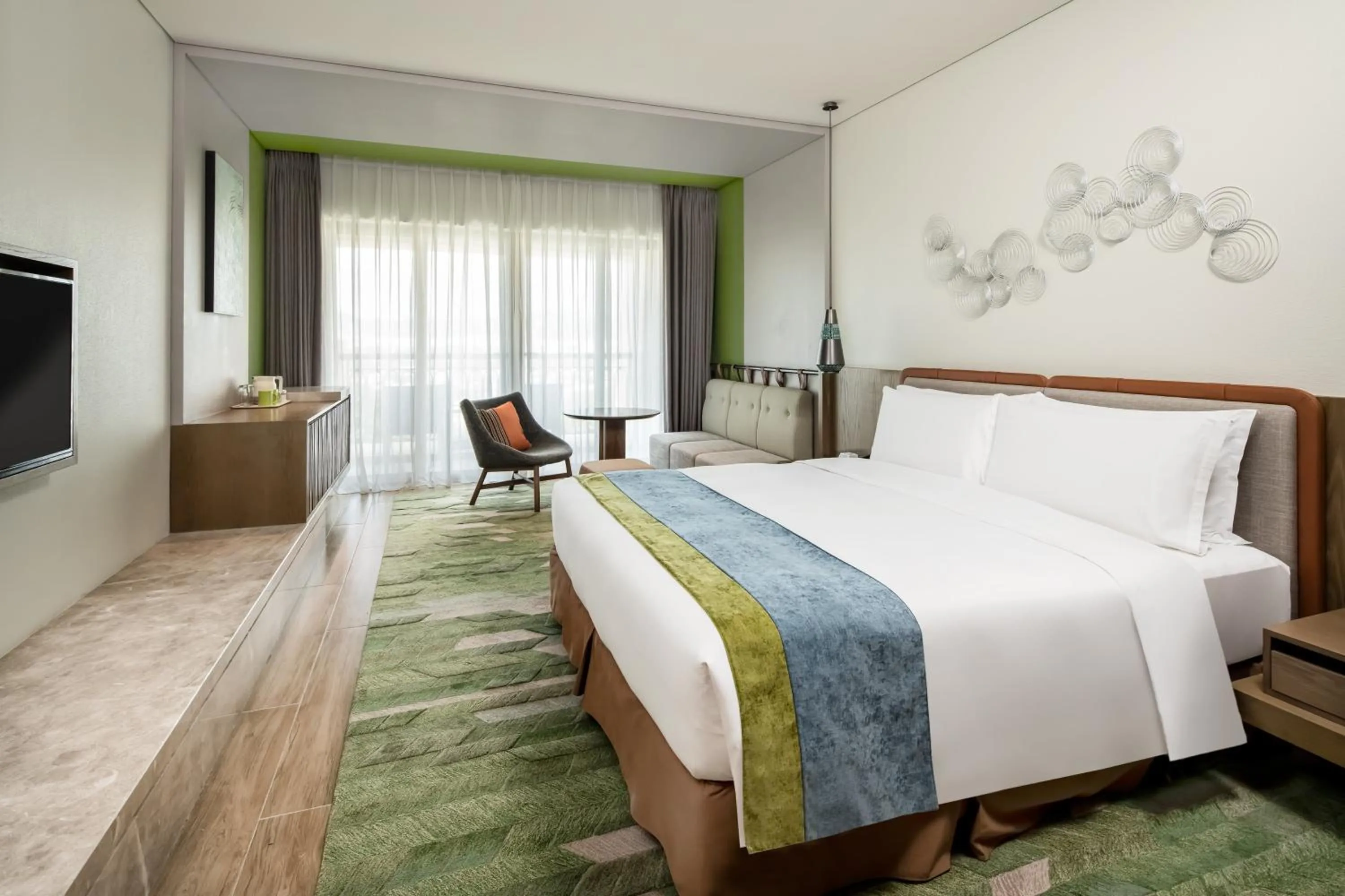 Photo of the whole room, Bed in Holiday Inn Resort Sanya Bay by IHG