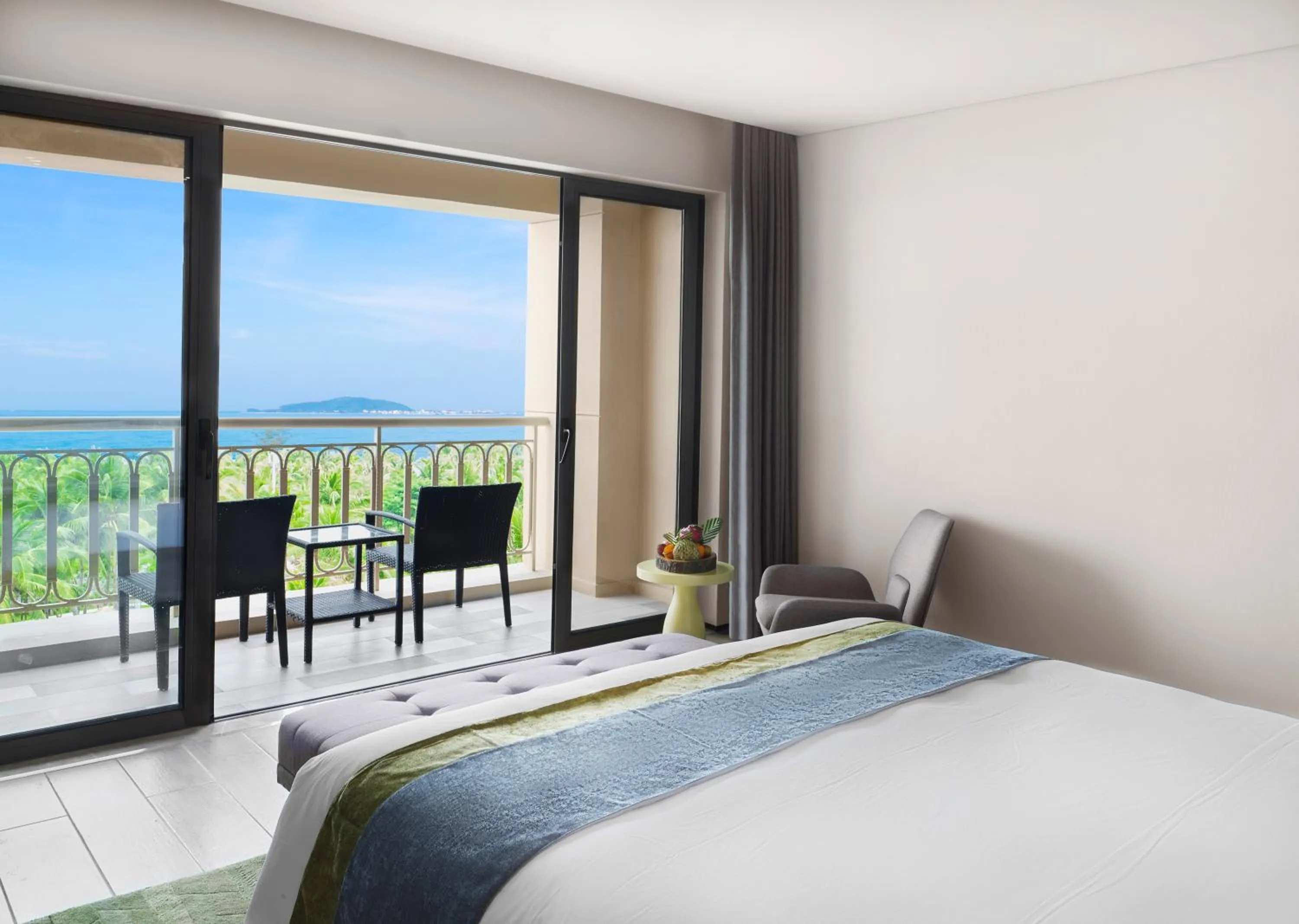 Sea view, Bed in Holiday Inn Resort Sanya Bay by IHG