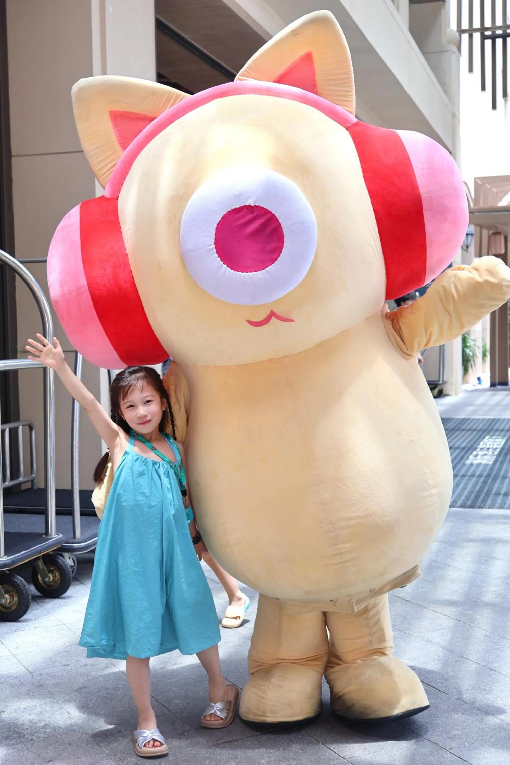 children in Holiday Inn Resort Sanya Bay by IHG