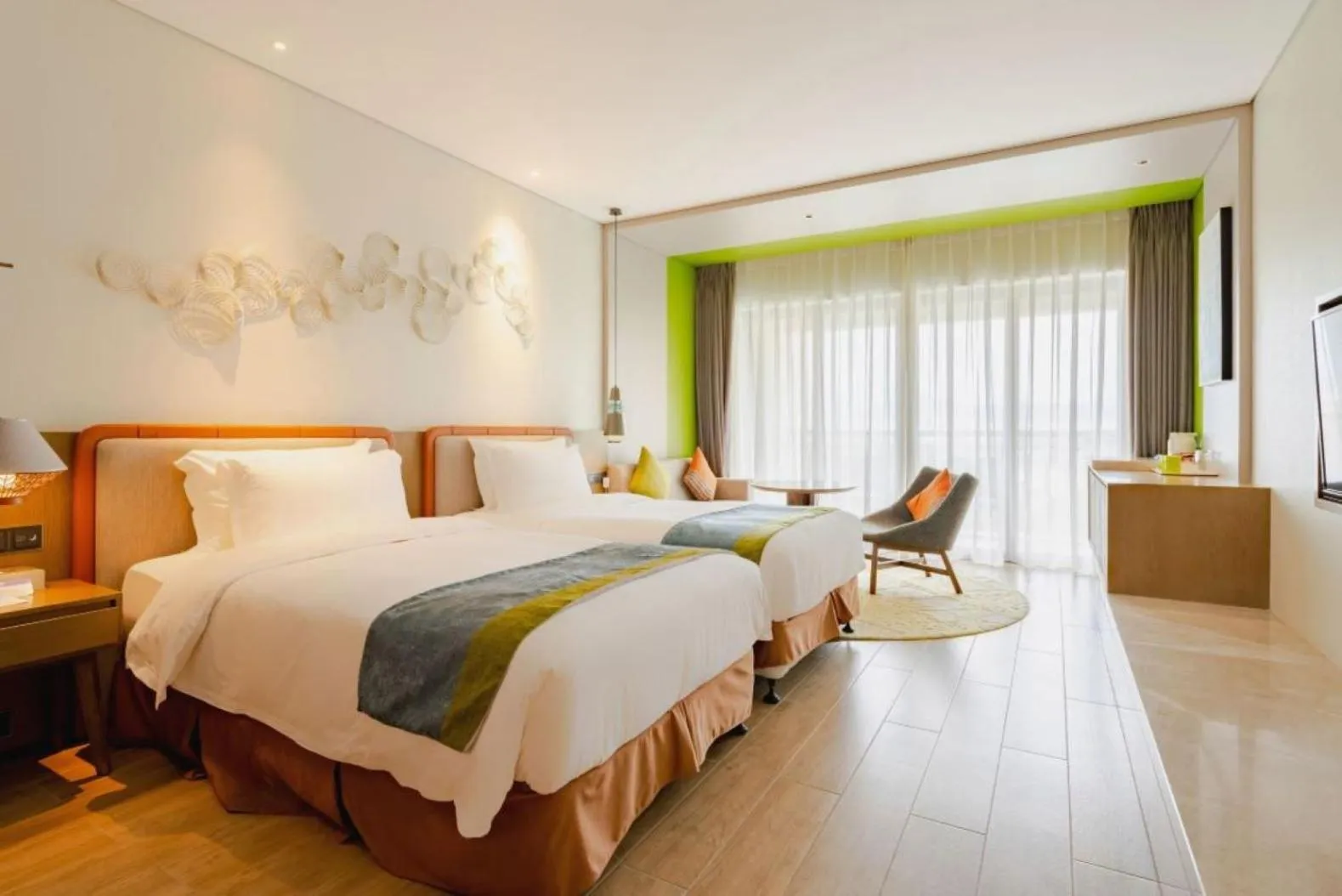 Photo of the whole room, Bed in Holiday Inn Resort Sanya Bay by IHG