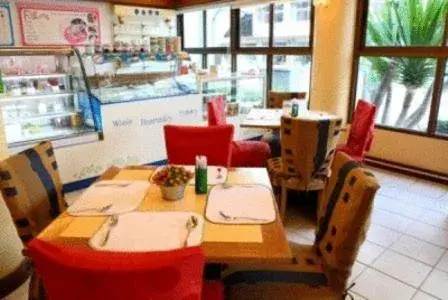 Restaurant/places to eat in Thumrin Hotel Restaurant/places to eat in Thumrin Hotel