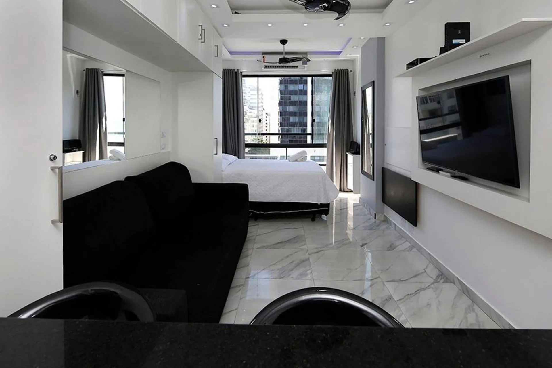 Studio moderno com vista privilegiada para a praia