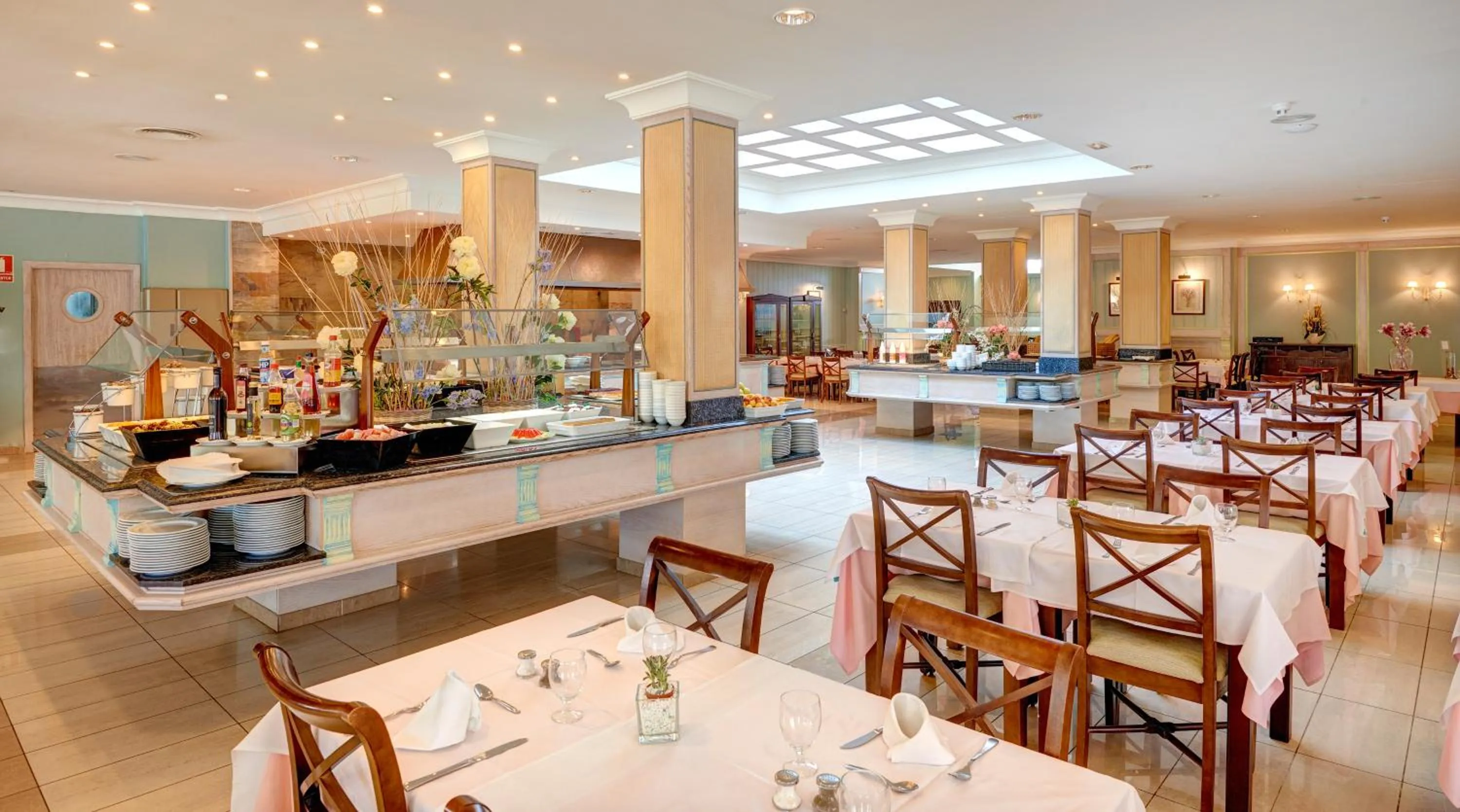 Restaurant/places to eat in Grupotel Amapola