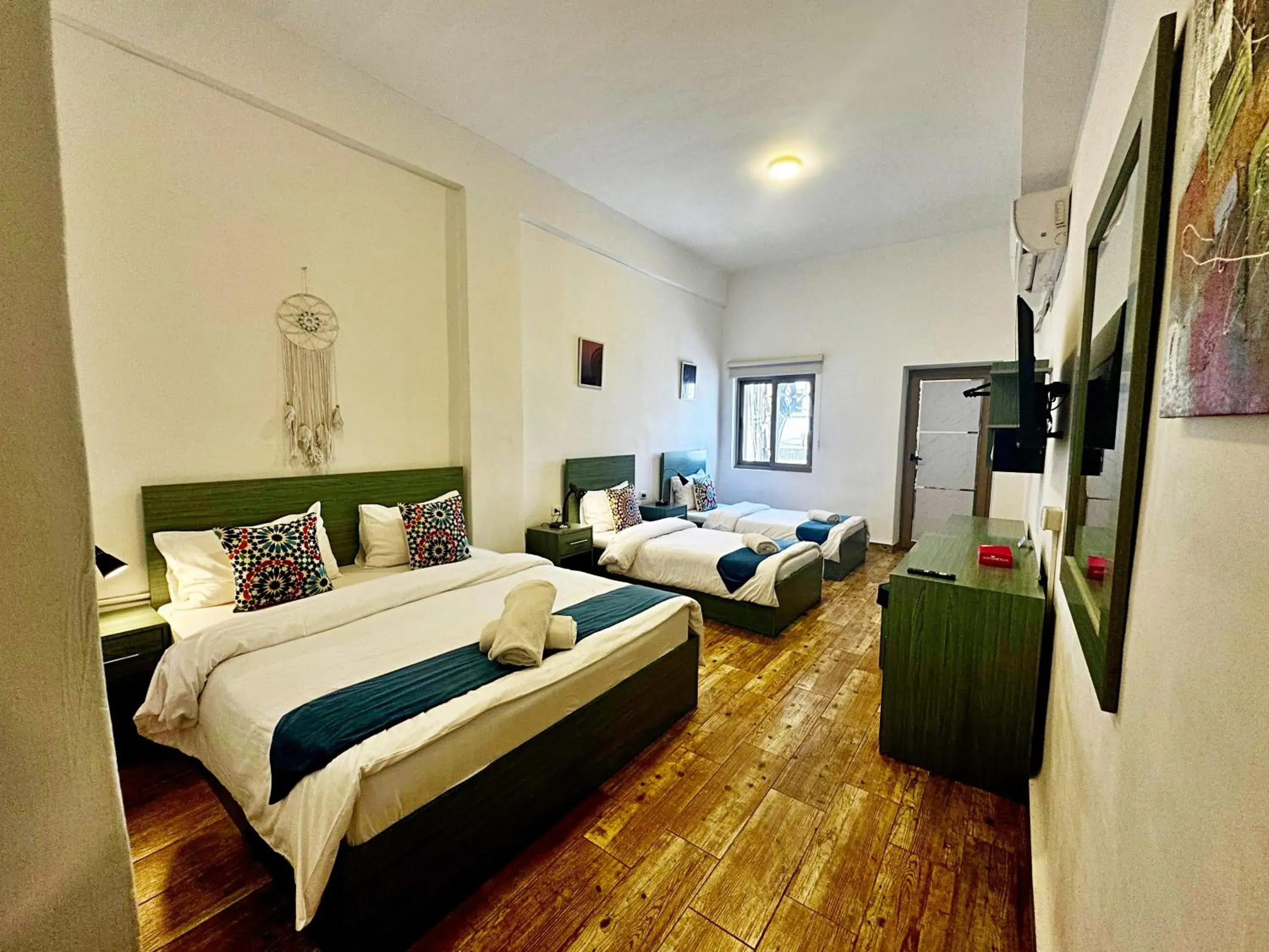 Comfort Quadruple Room in The Sydney Hotel Comfort Quadruple Room in The Sydney Hotel