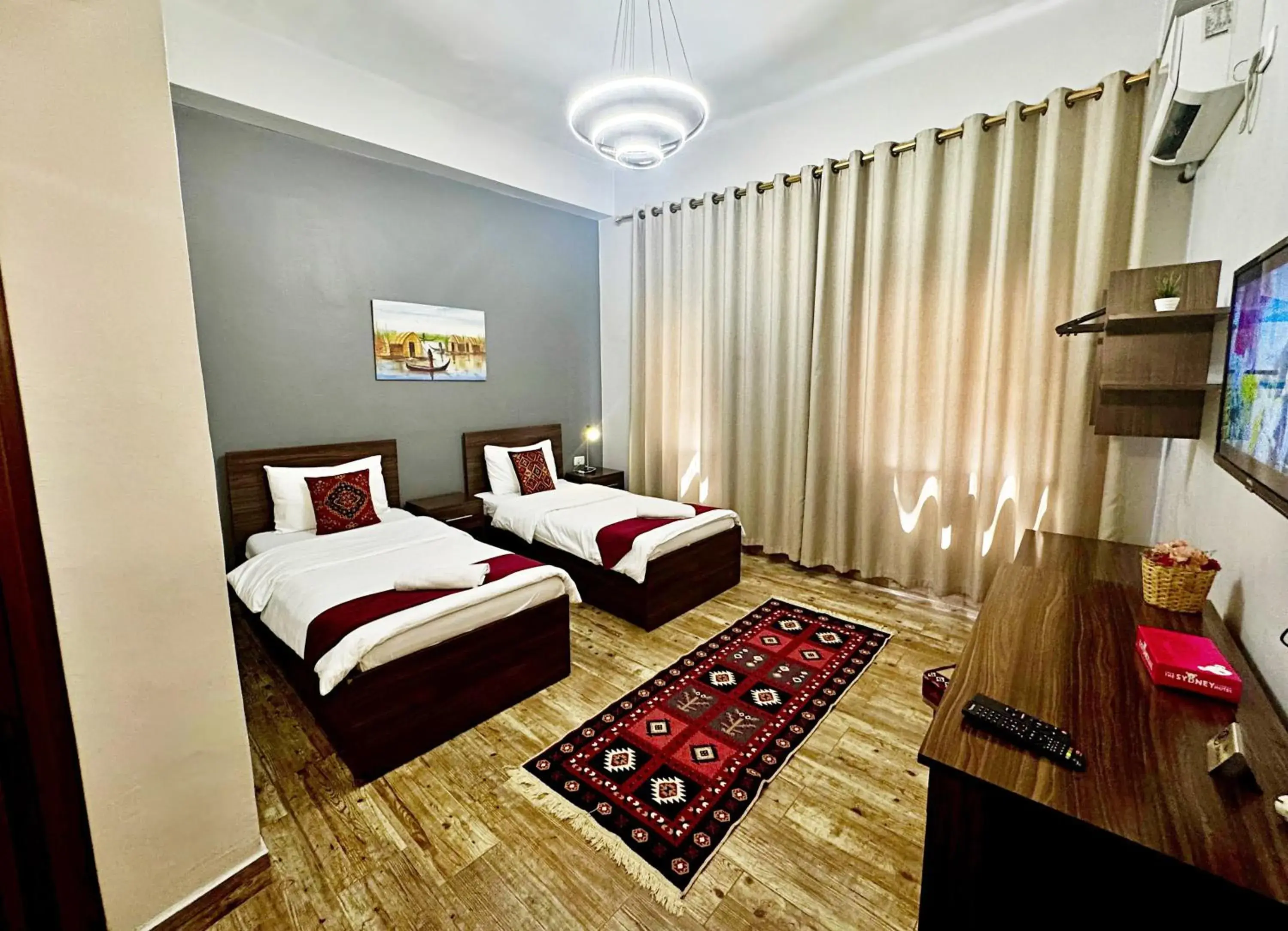 Double Room in The Sydney Hotel Double Room in The Sydney Hotel