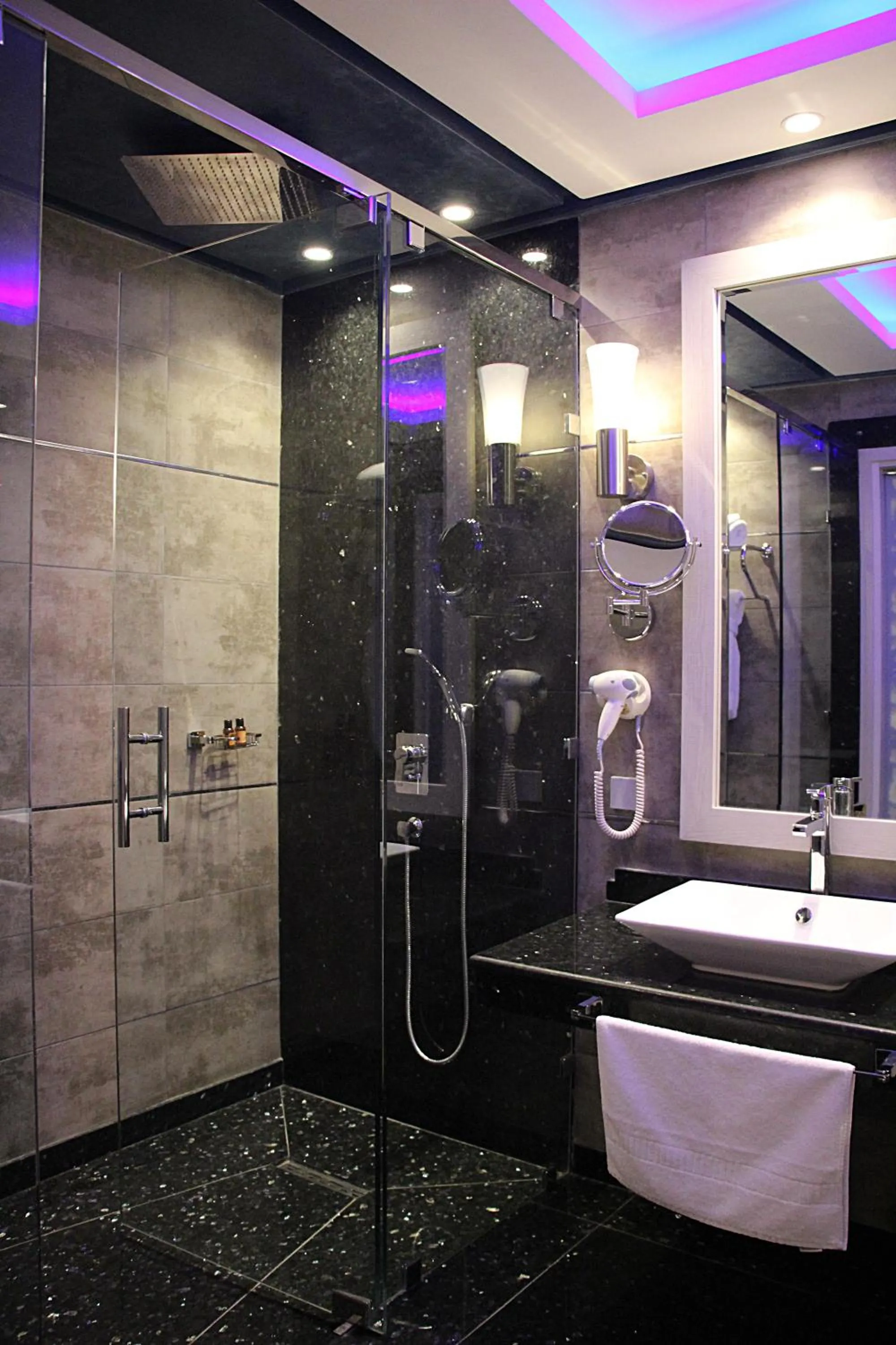 Shower in Zaki Hotel