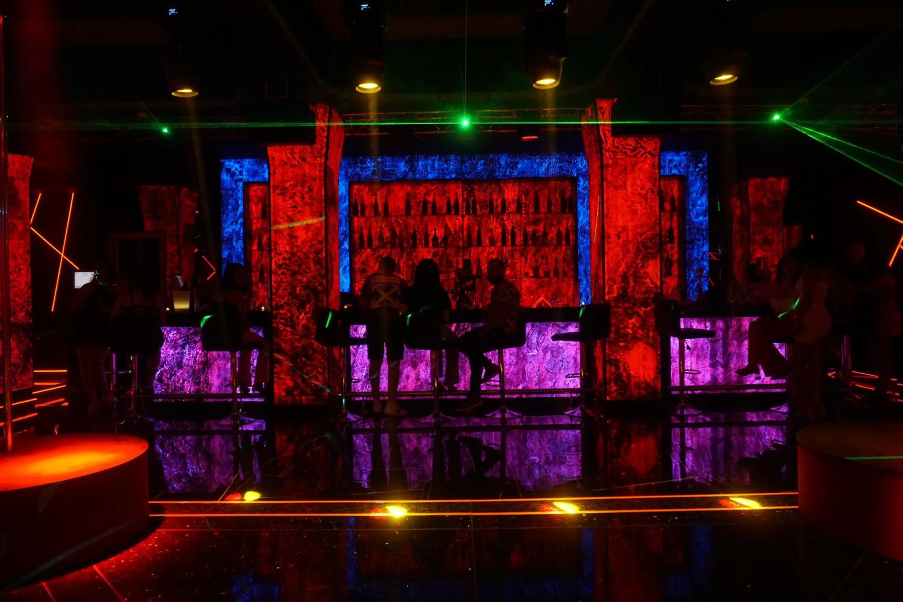 Nightclub / DJ in Zaki Hotel