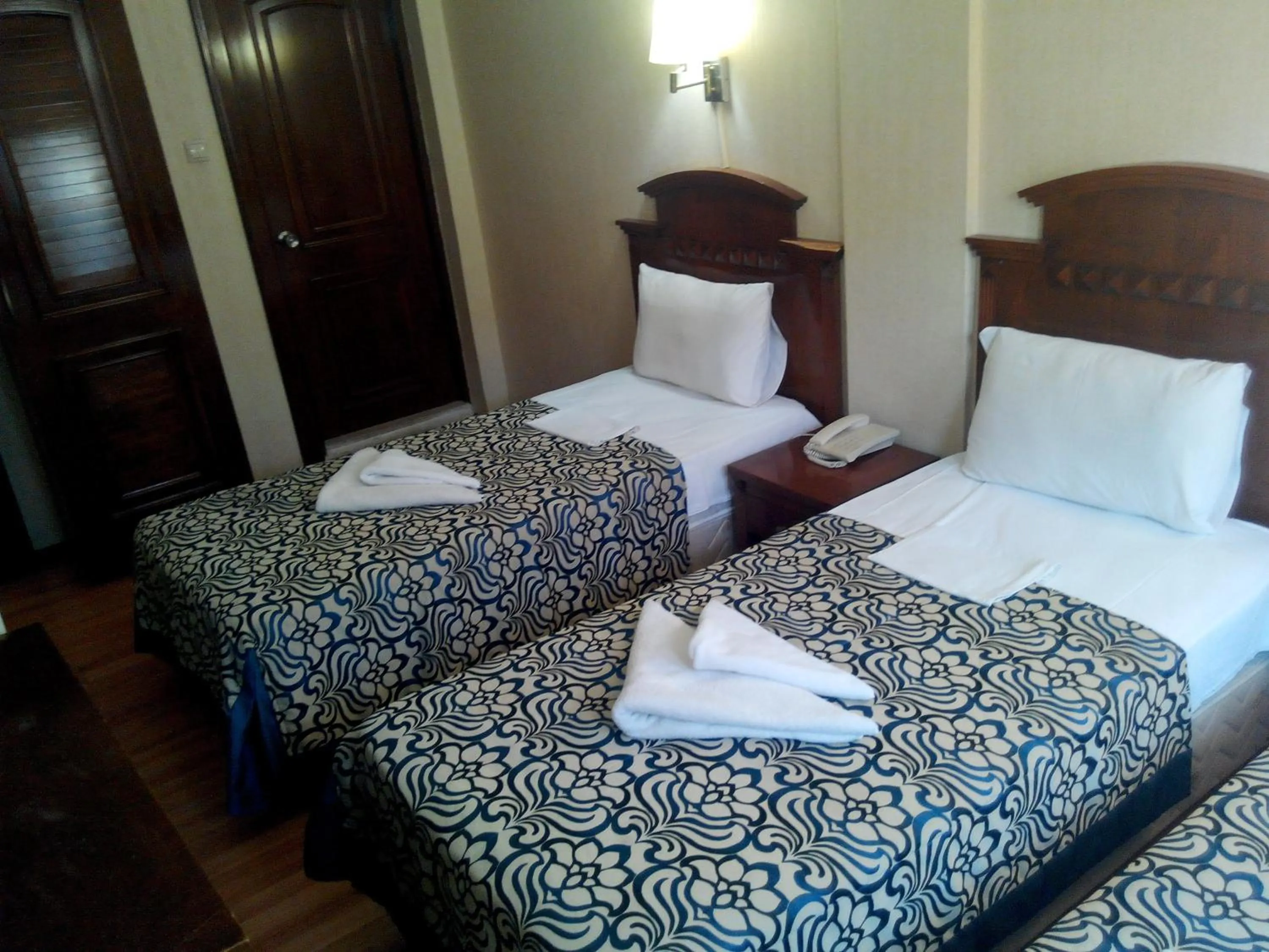 Photo of the whole room, Bed in Hotel Red Rose