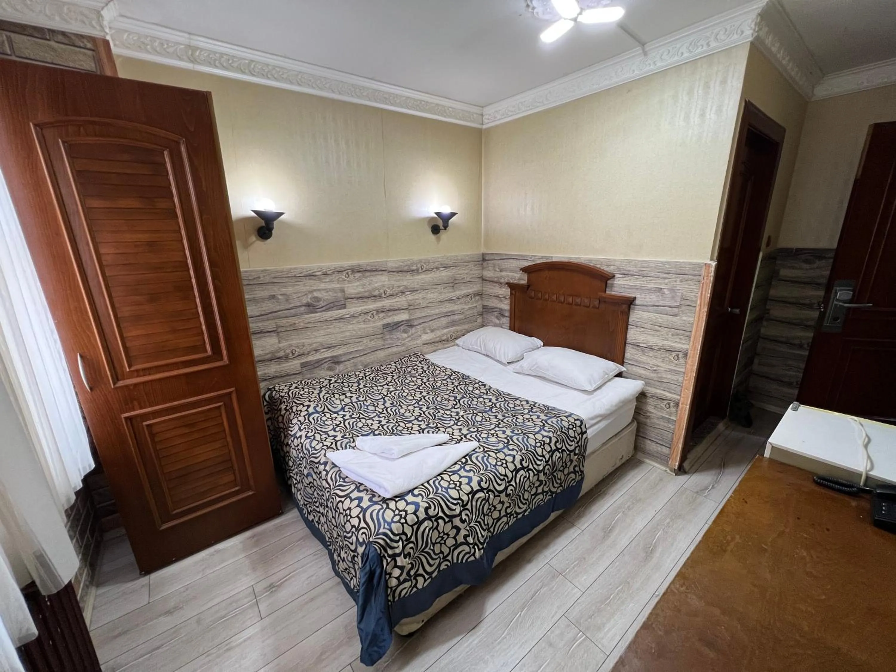 Bed in Hotel Red Rose