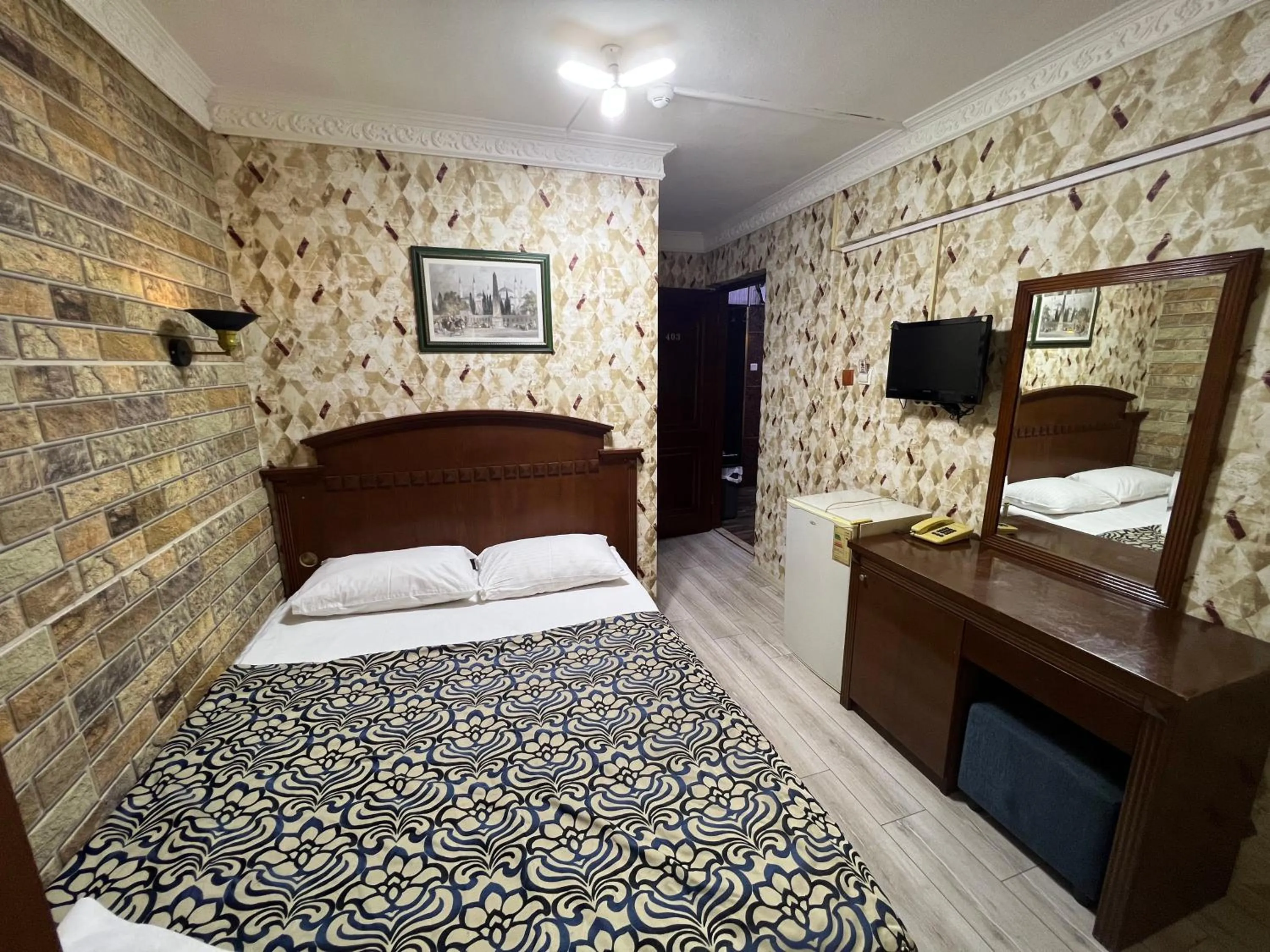 Bed in Hotel Red Rose