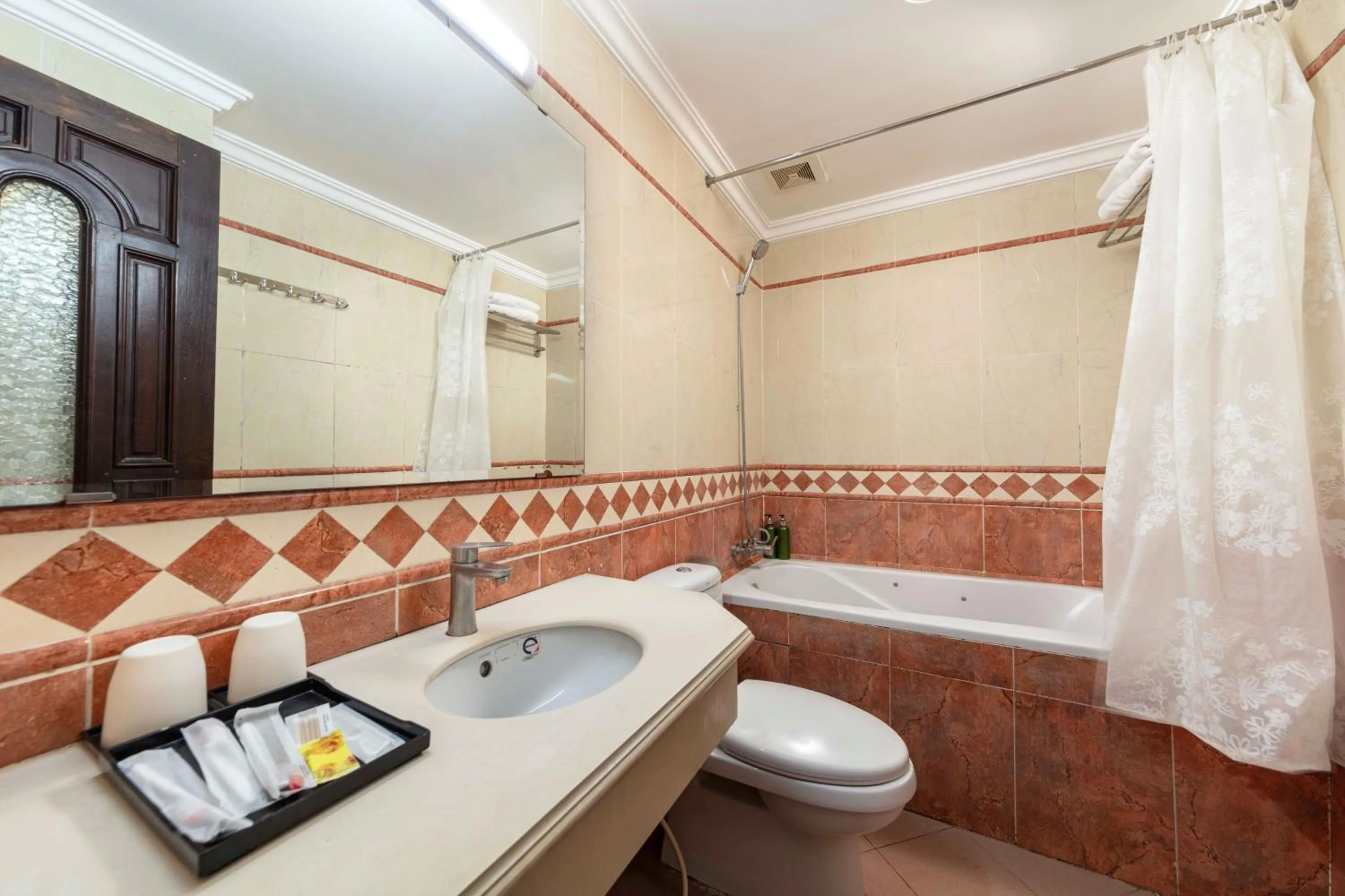 Shower in Phoenix Palace Hotel Hanoi