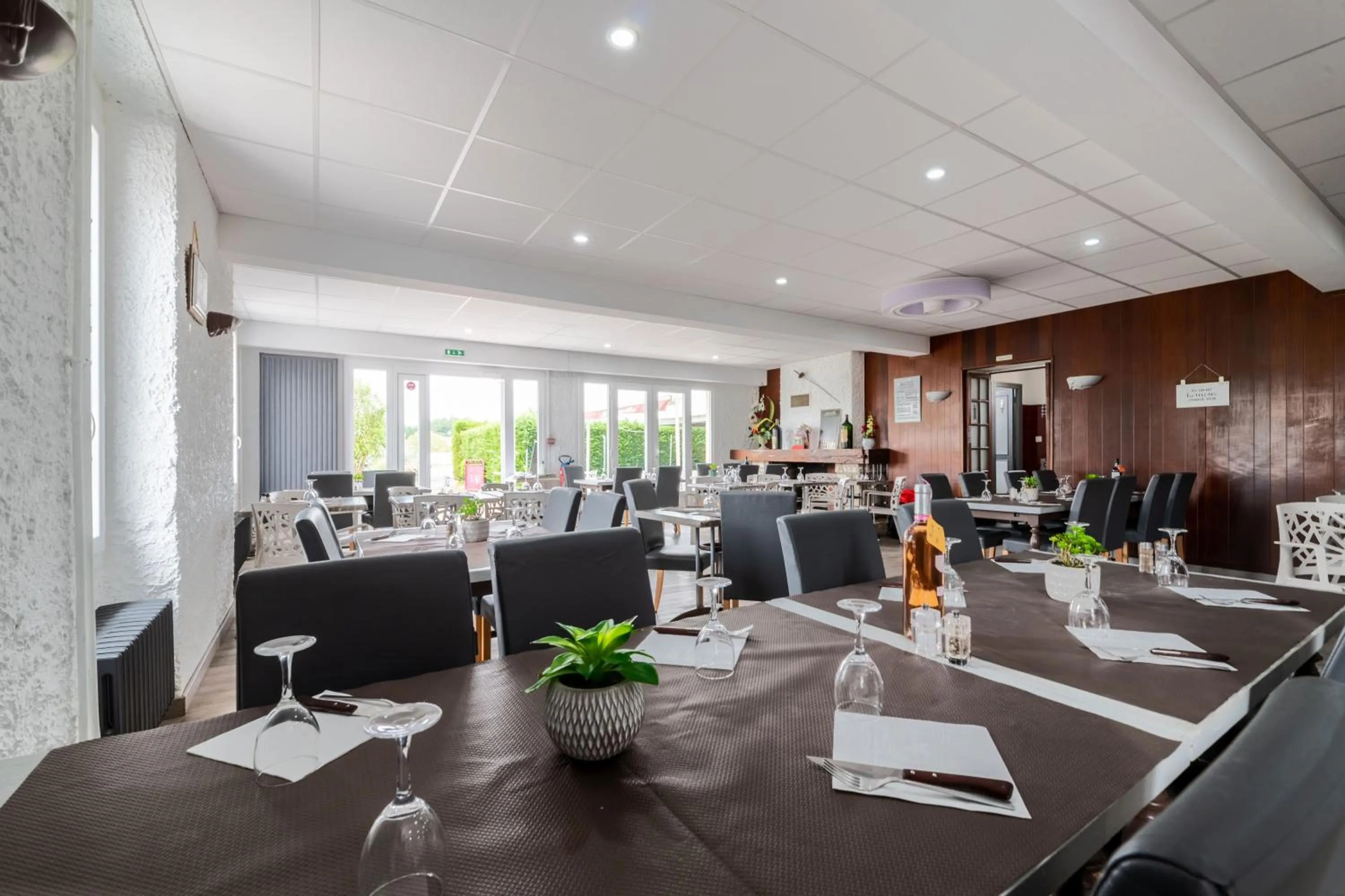 Restaurant/places to eat in Logis Hôtel La crémaillère