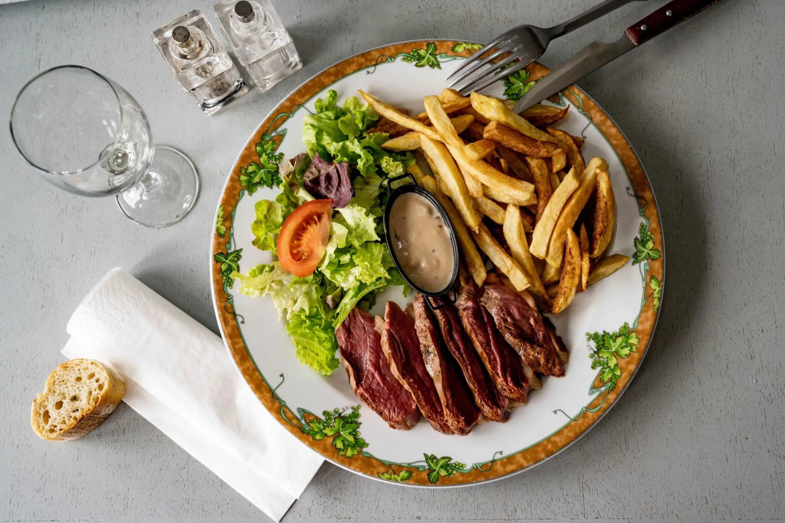 Restaurant/places to eat in Logis Hôtel La crémaillère