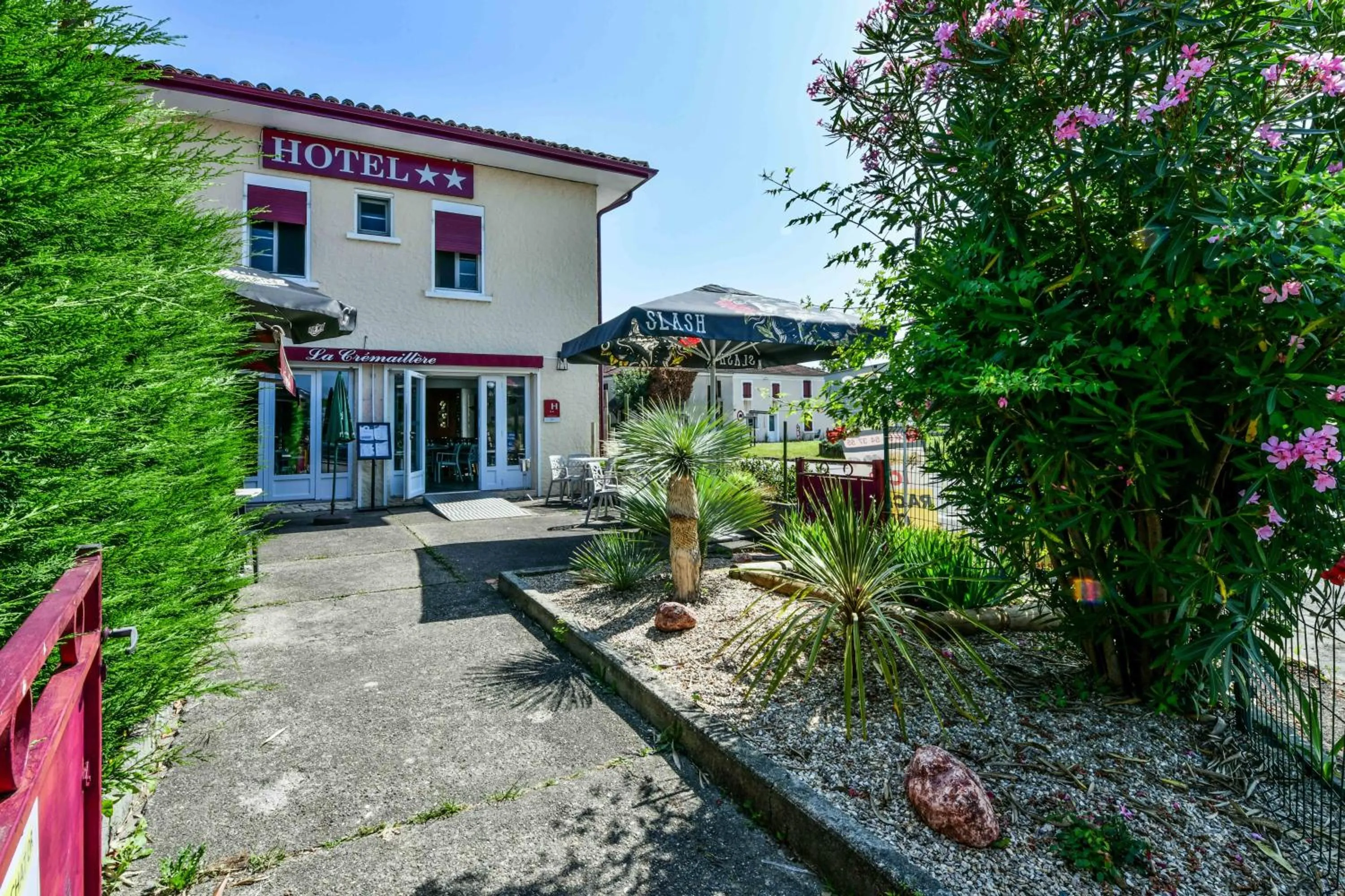 Property building in Logis Hôtel La crémaillère