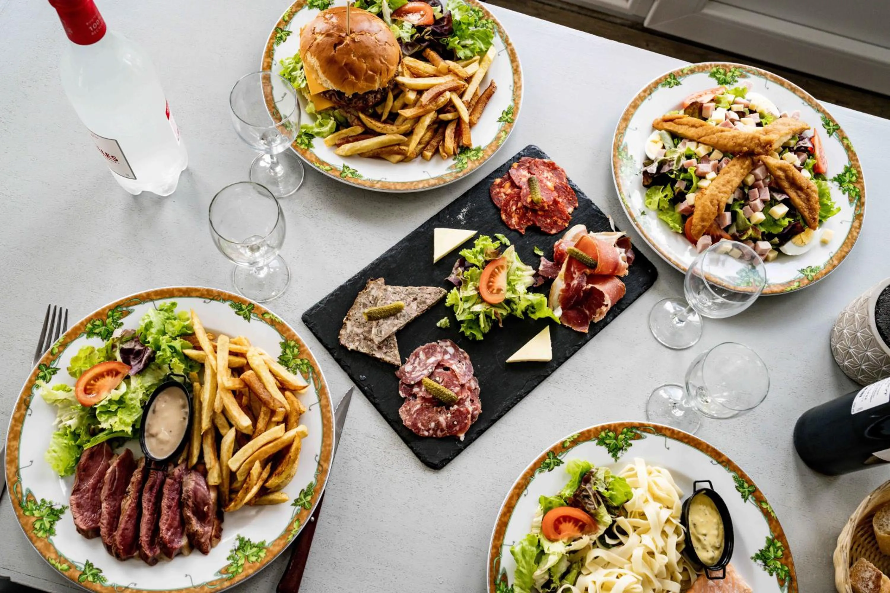 Restaurant/places to eat in Logis Hôtel La crémaillère