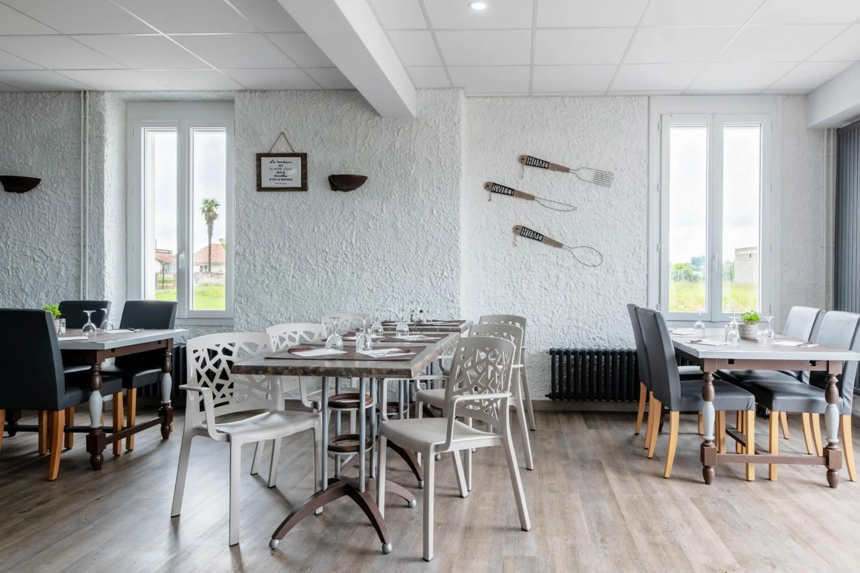 Restaurant/places to eat in Logis Hôtel La crémaillère