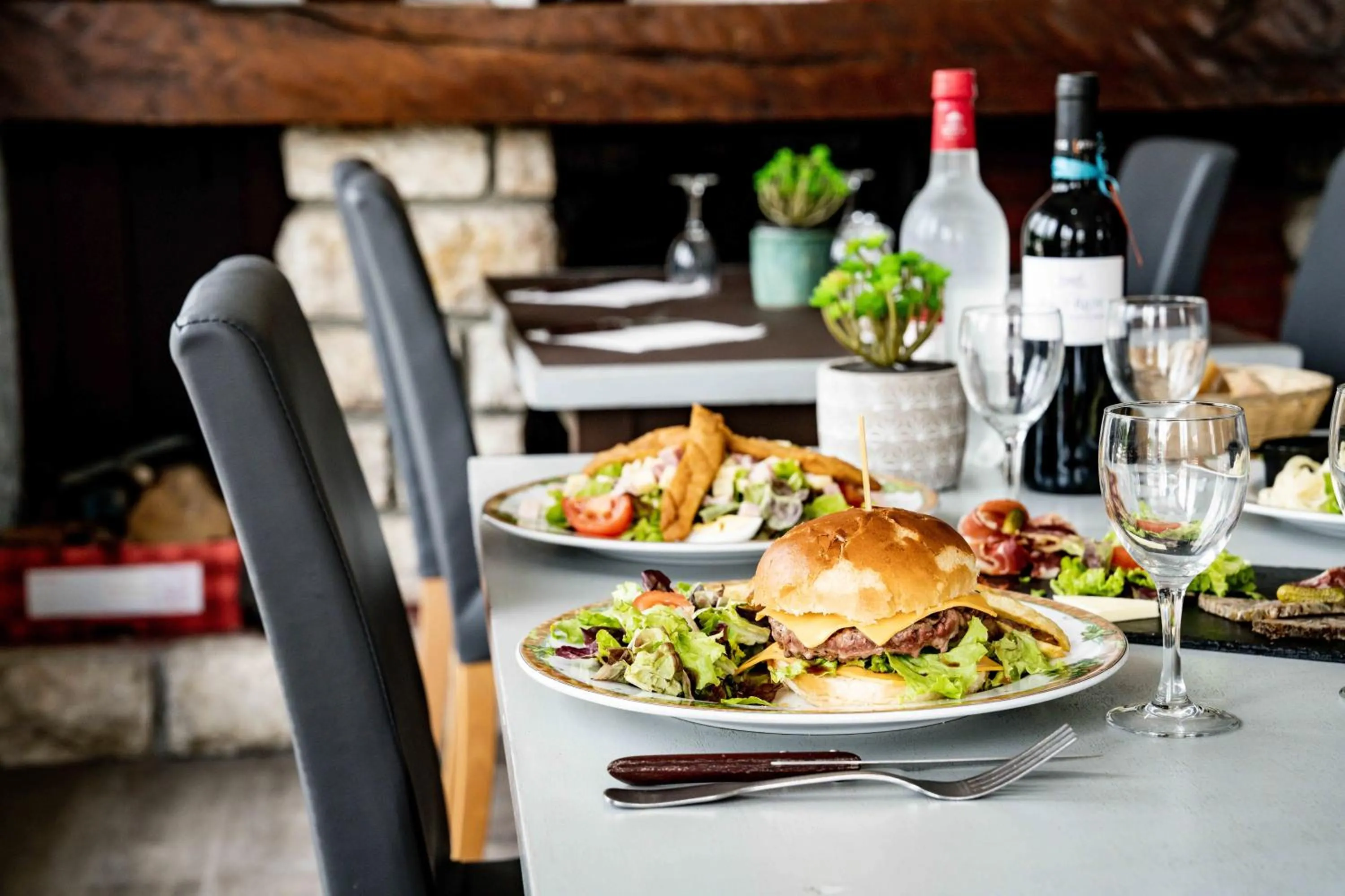 Restaurant/places to eat in Logis Hôtel La crémaillère