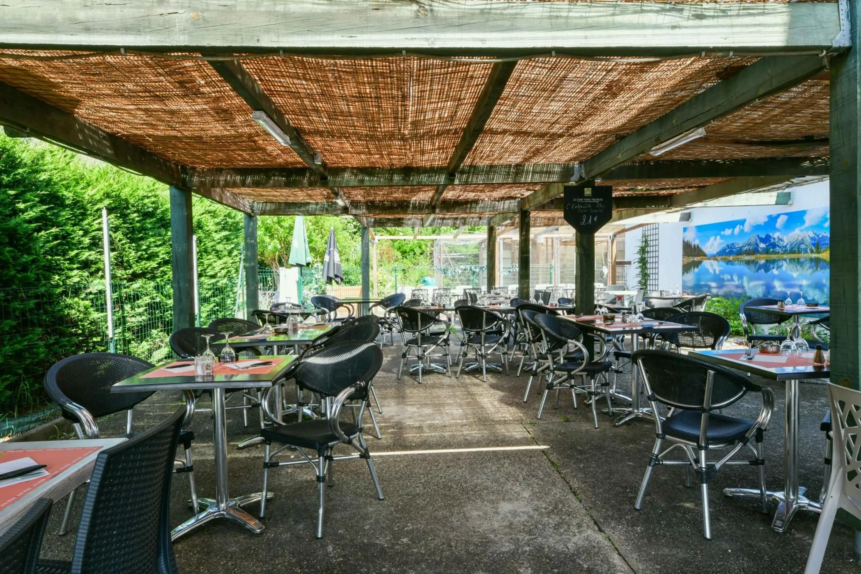 Restaurant/places to eat in Logis Hôtel La crémaillère