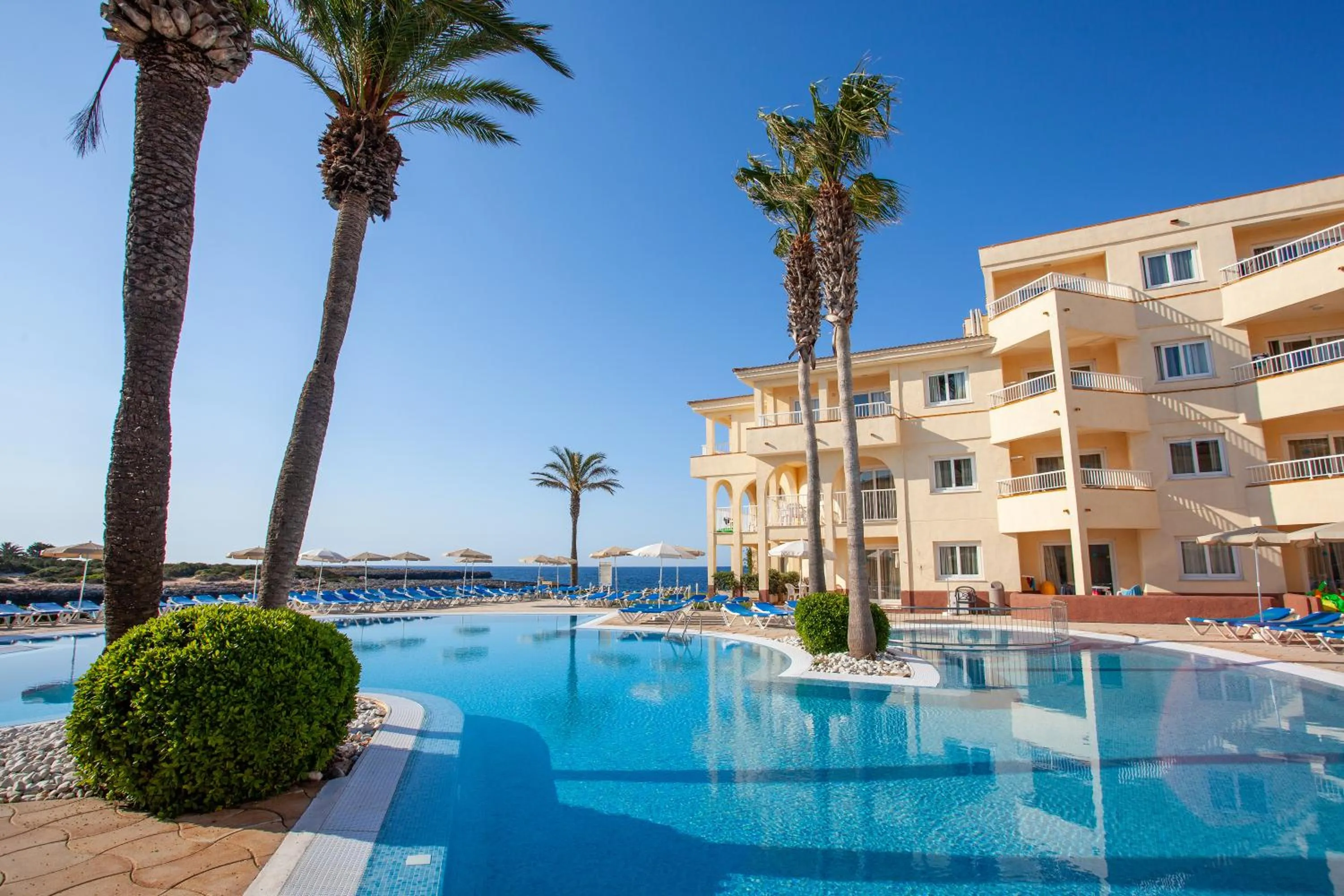 Swimming pool in Grupotel Tamariscos