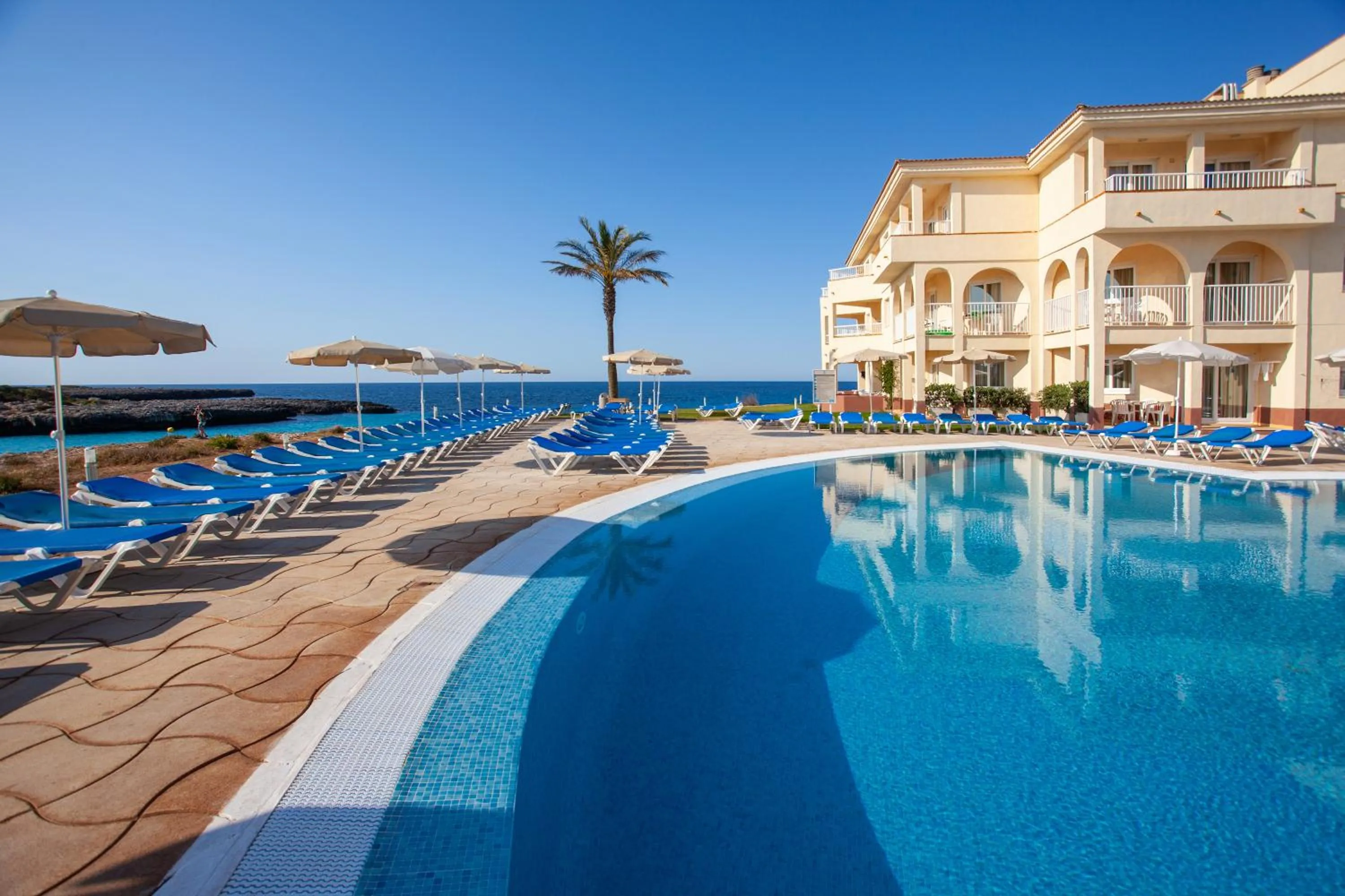 Swimming pool in Grupotel Tamariscos