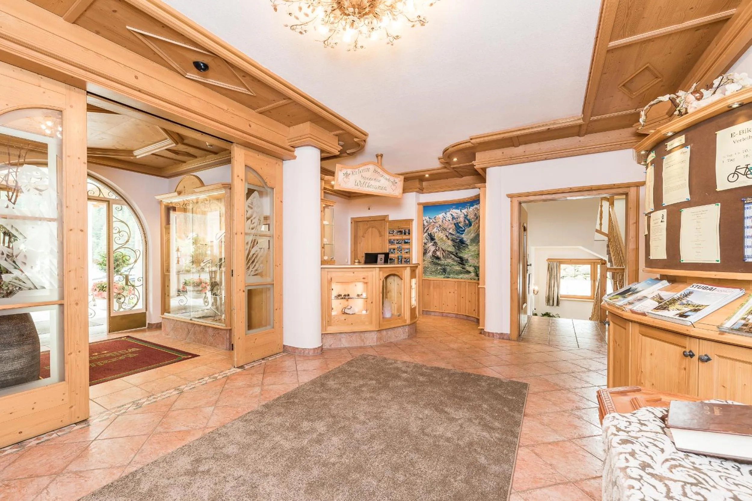 Lobby or reception in Aktiv & Vitalhotel Bergcristall