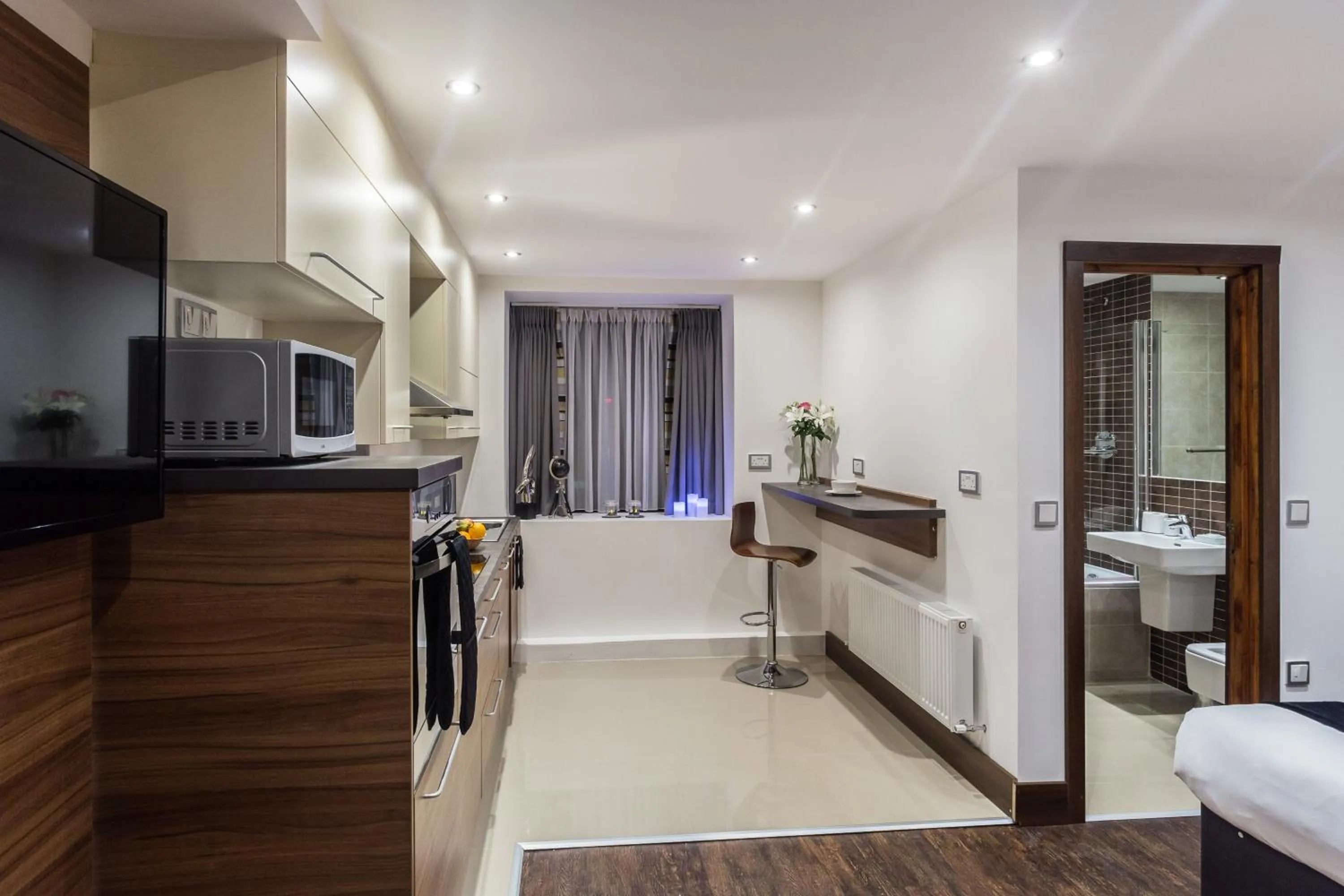 Kitchen or kitchenette, Bed in Livin' Serviced Apartments