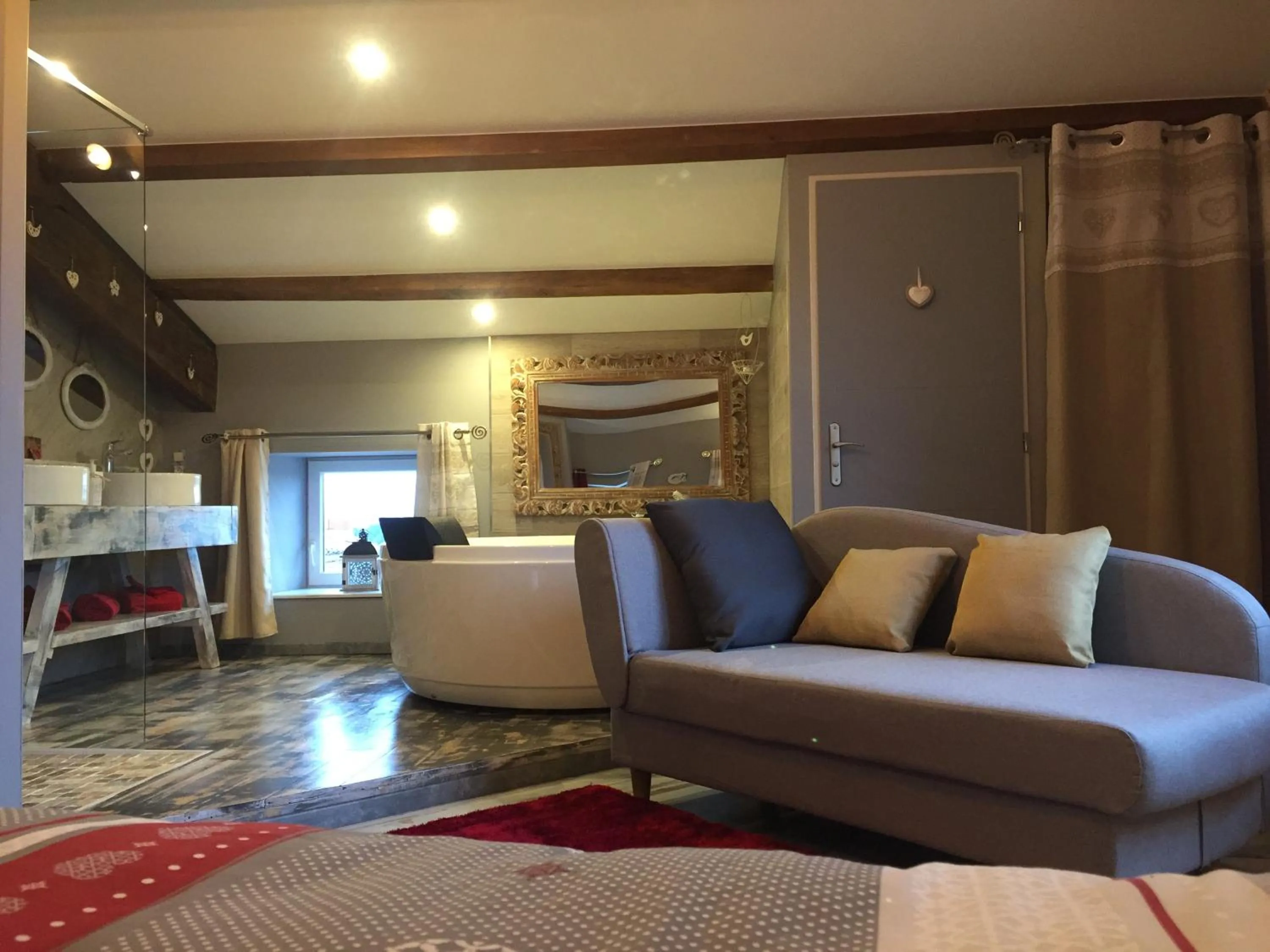 Photo of the whole room in Domaine du Serre d'Avène