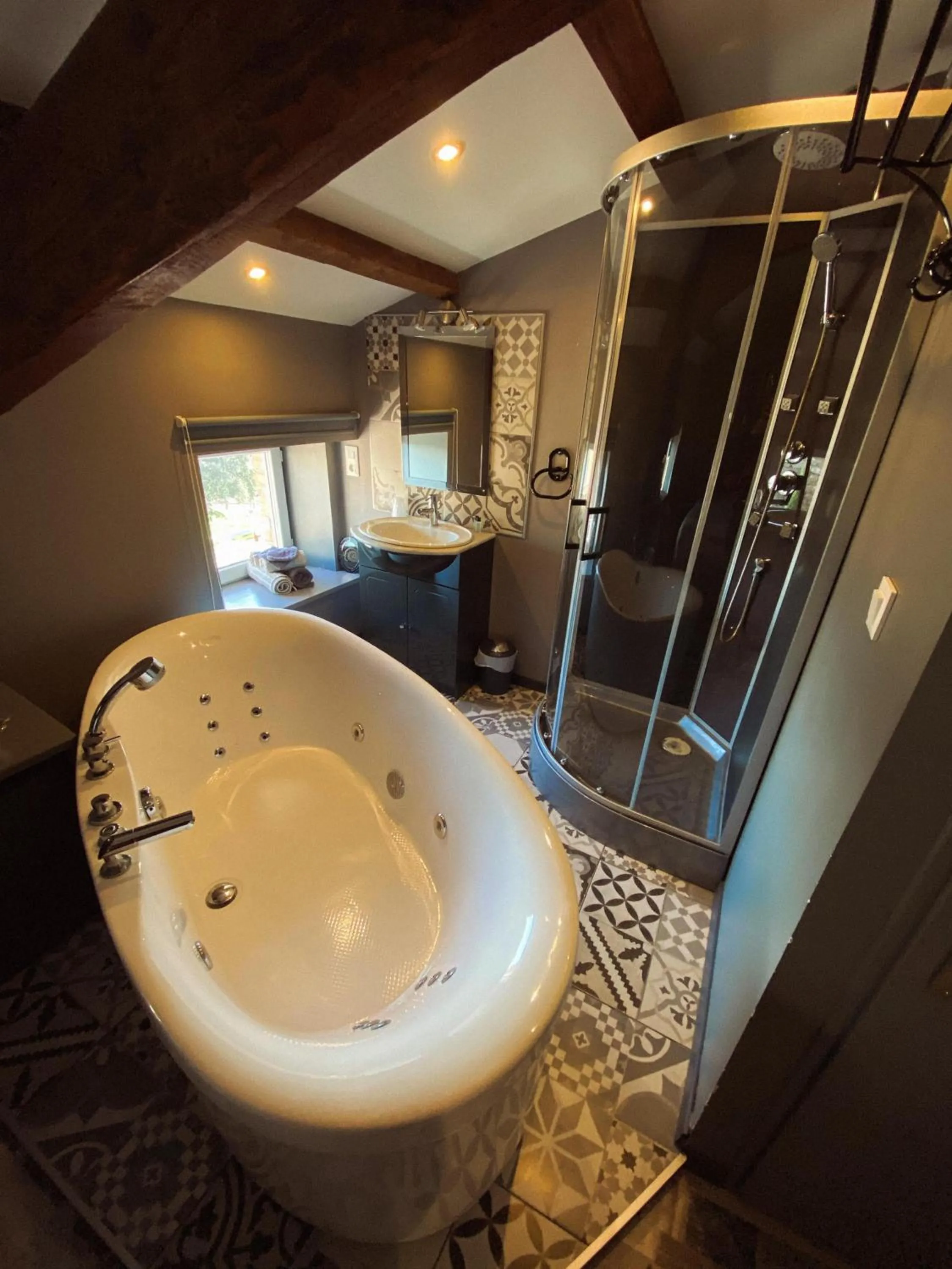 Shower in Domaine du Serre d'Avène