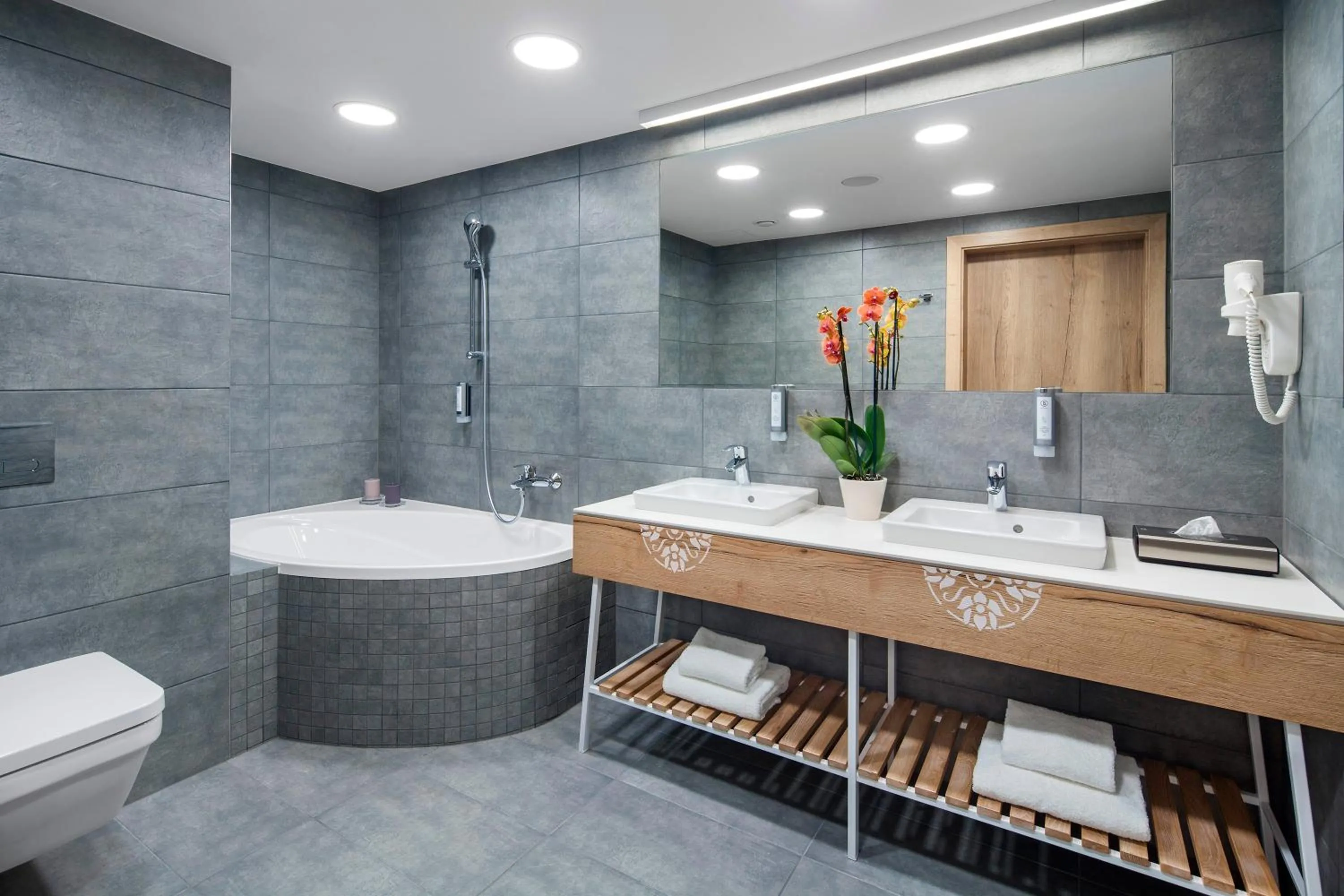 Toilet in Hotel Aquarion Family & Friends - Destigo Hotels