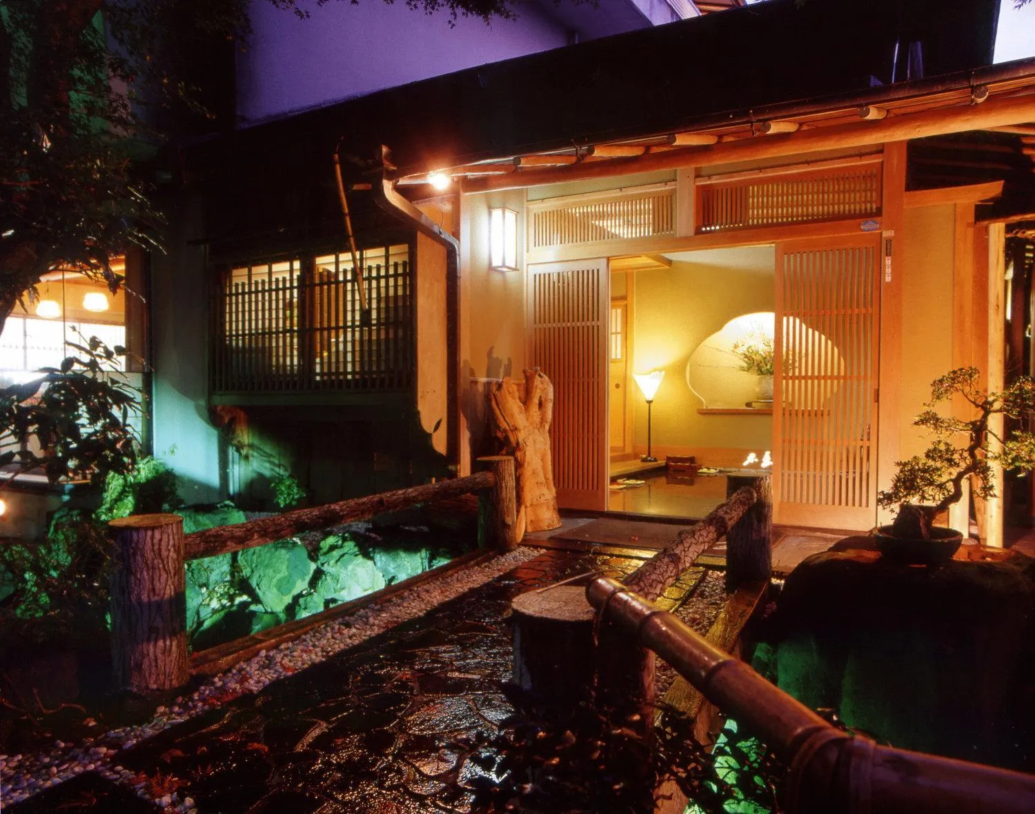 Facade/entrance in Toushinan Komeya