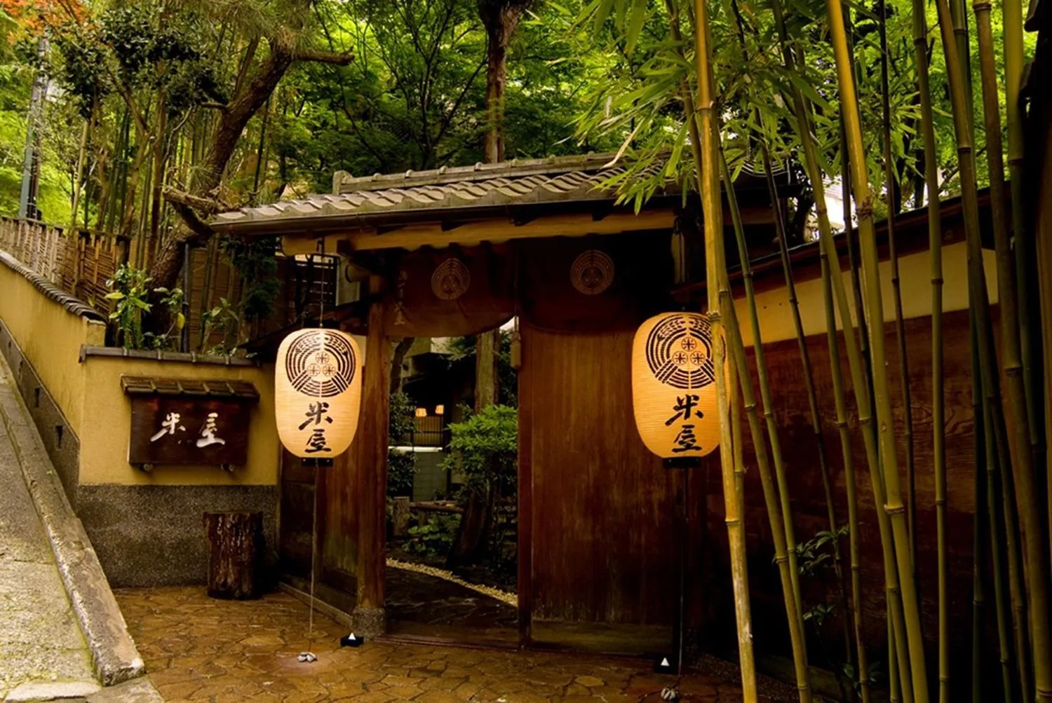 Property building in Toushinan Komeya