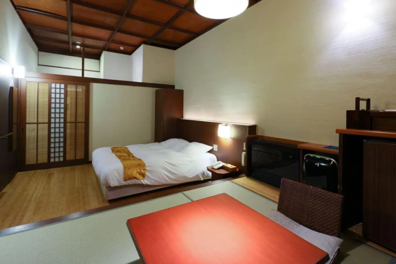 Photo of the whole room, Bed in Yukairo Kikuya