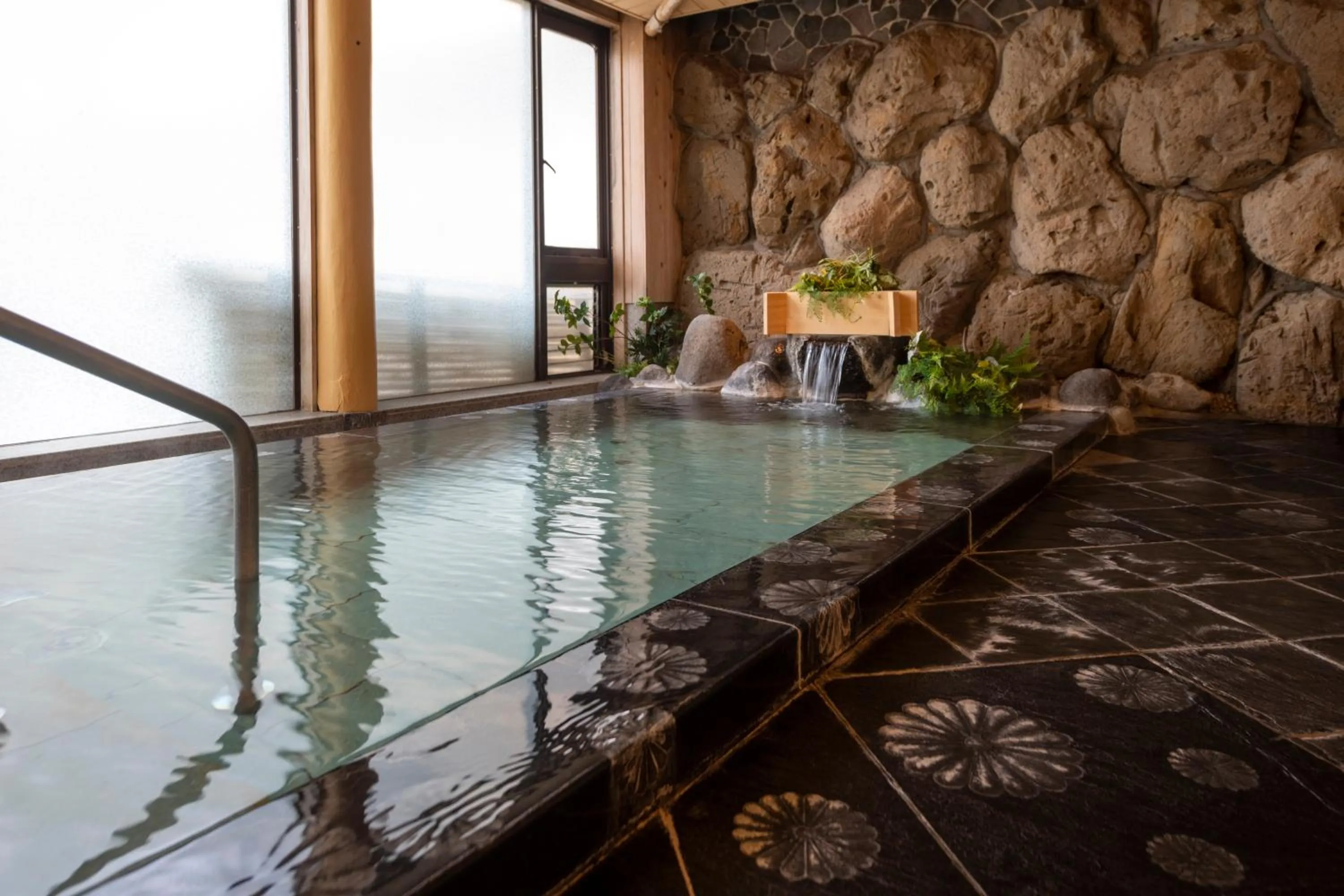 Hot Spring Bath in Yukairo Kikuya